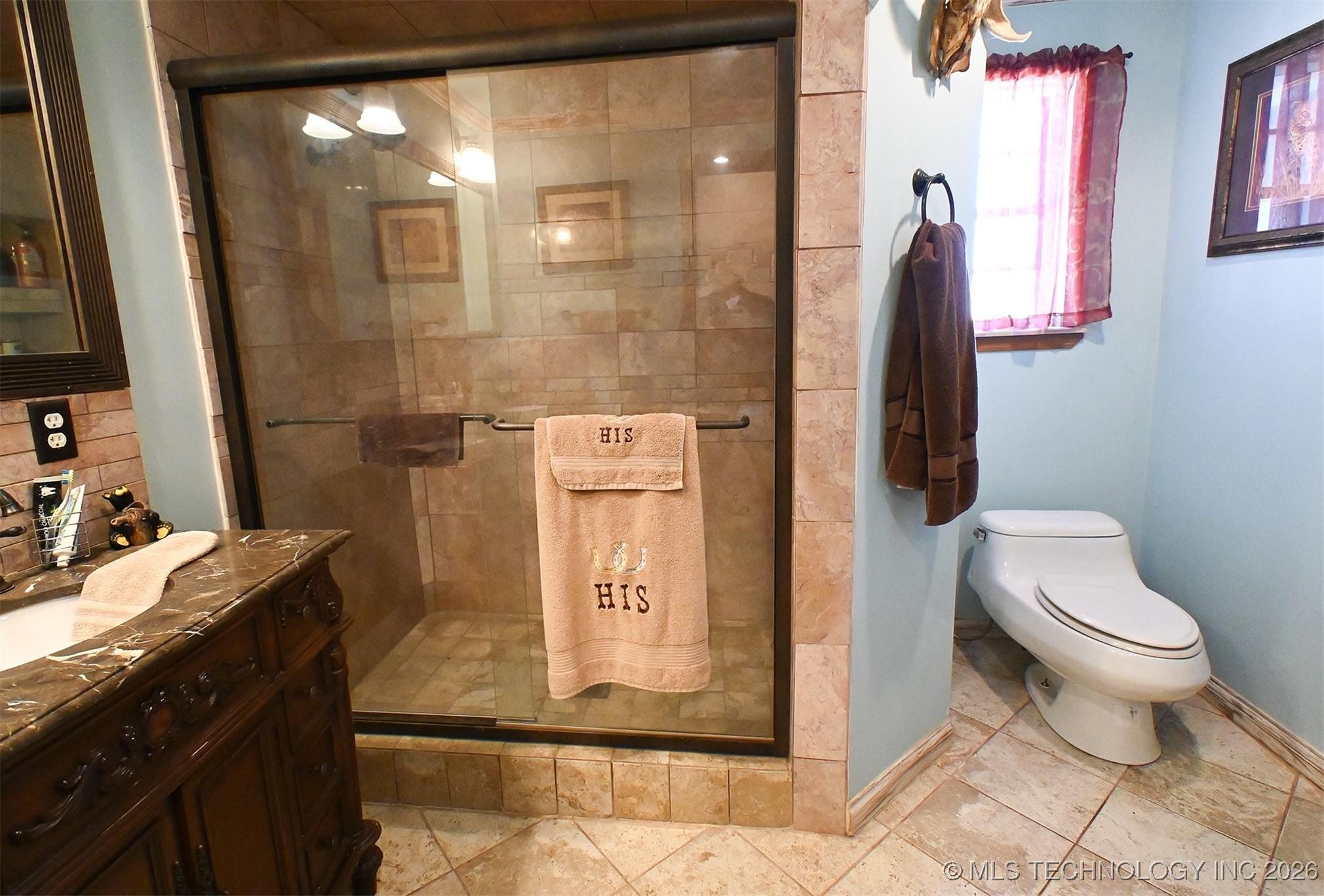 Sallisaw, Oklahoma, 74955, United States, 6 Bedrooms Bedrooms, ,4 BathroomsBathrooms,Residential,For Sale,2009244