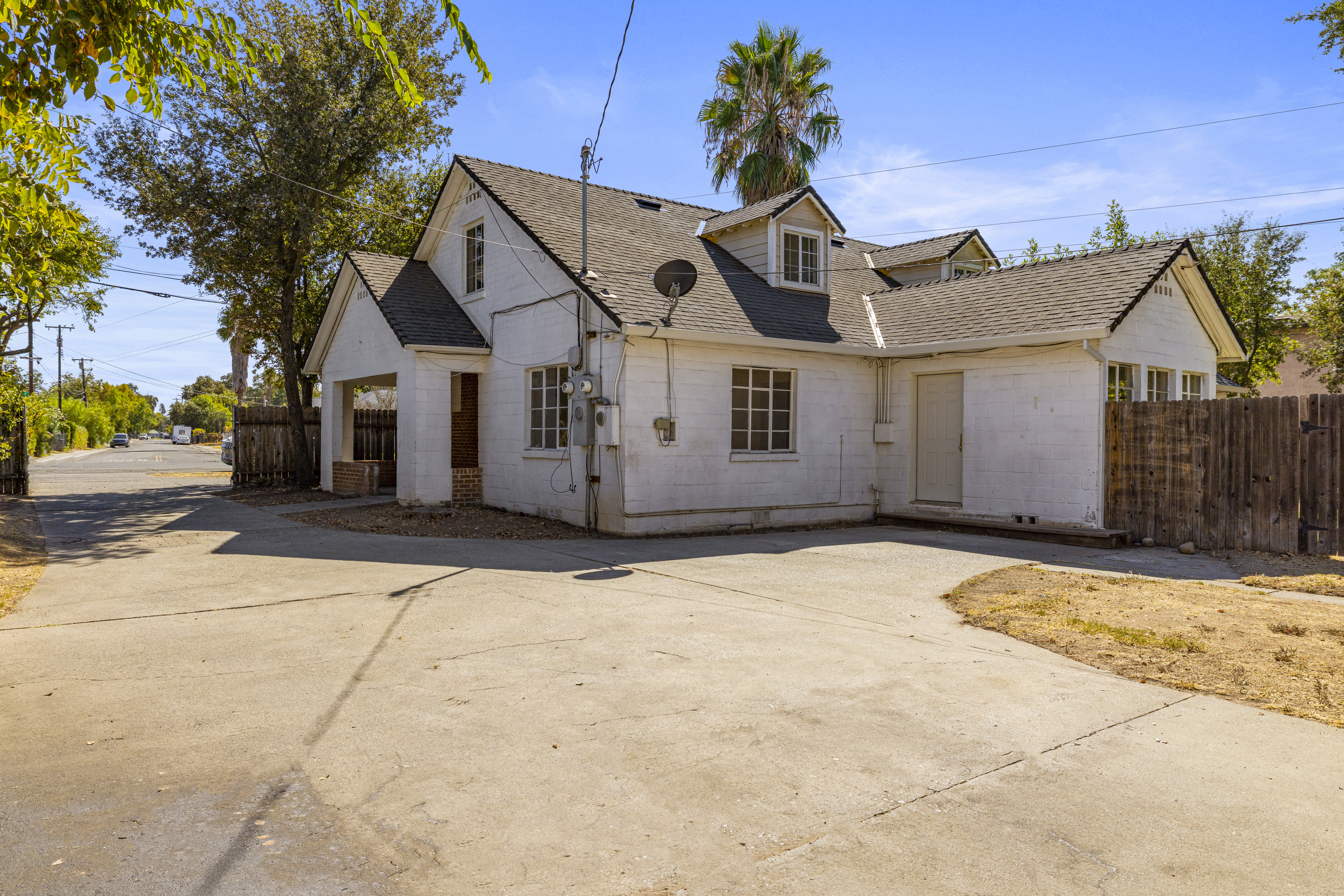  1241 Arcade Boulevard, Sacramento, CA 95815 - 物件實景