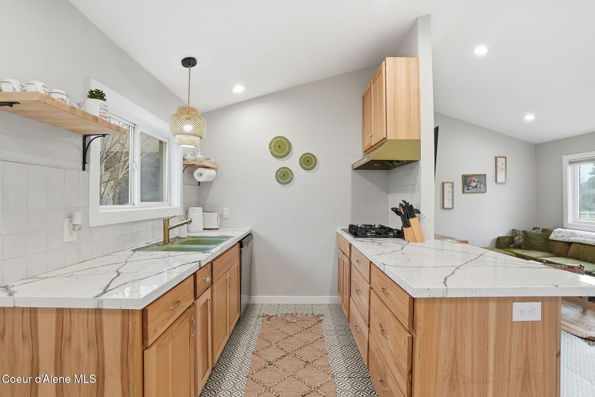 Coeur d'Alene, Idaho, 83814, United States, ,Residential,For Sale,2006105