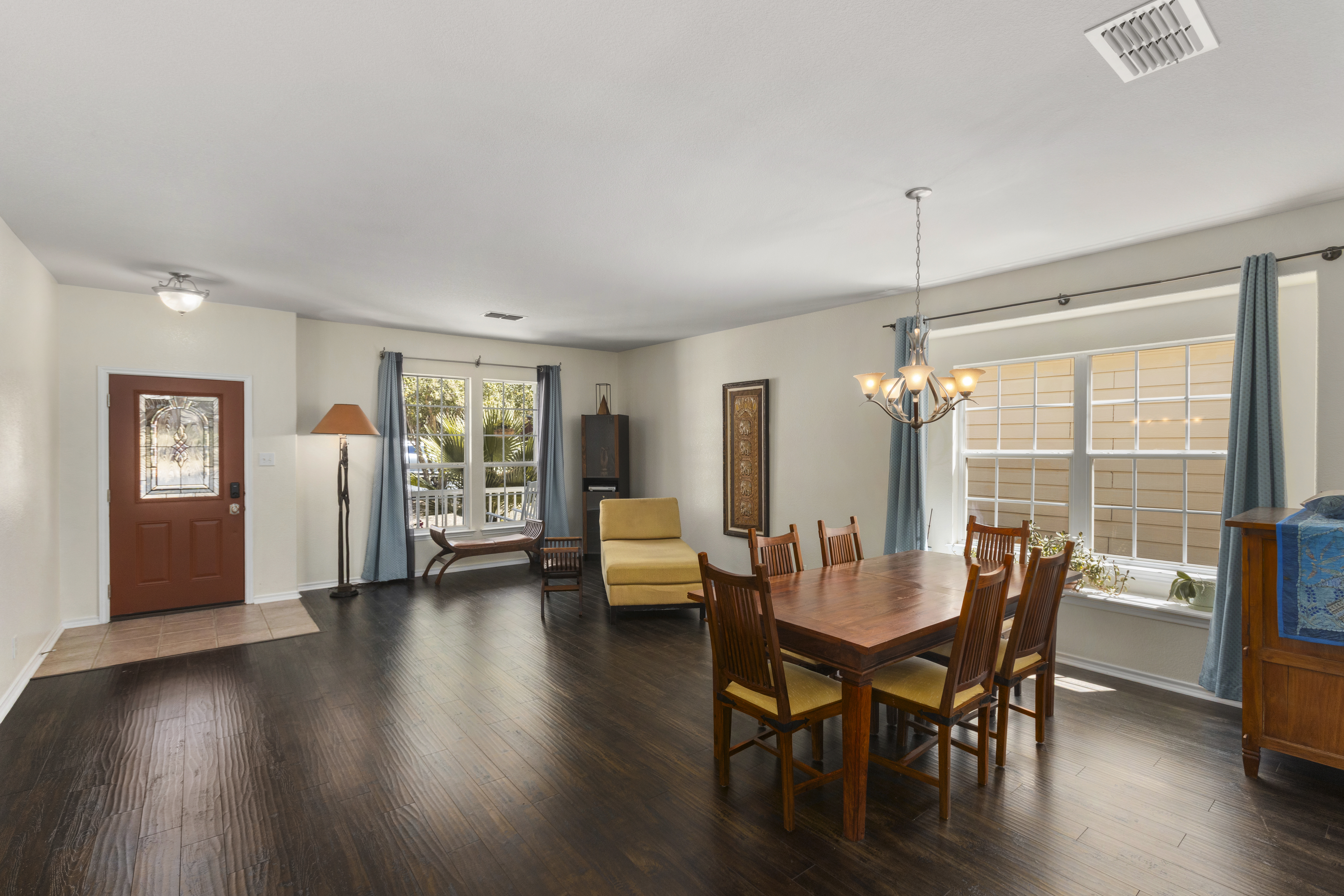  Spacious Home with Greenbelt Views - 物件實景