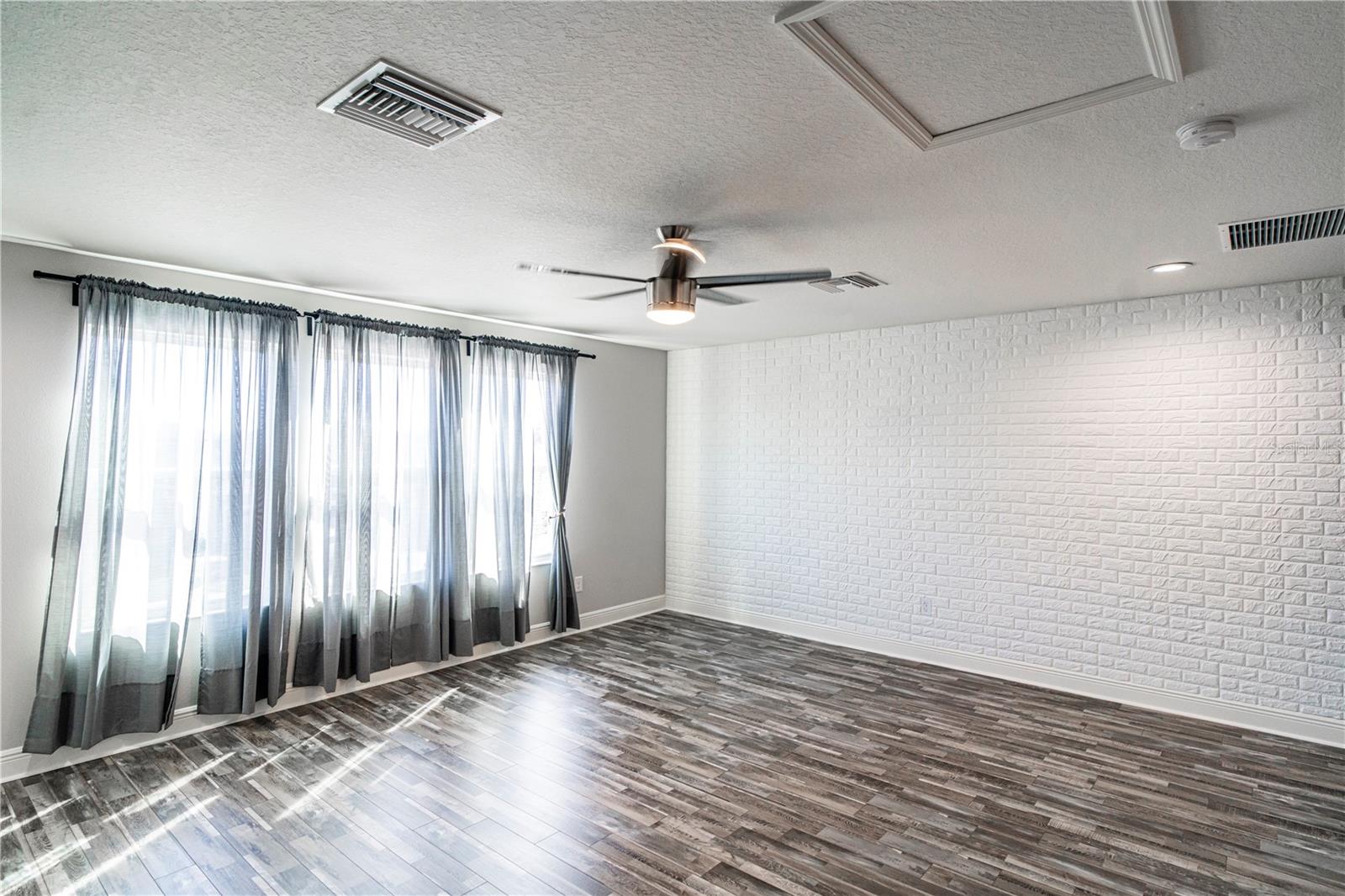 LAND O LAKES, Florida, 34637, United States, 5 Bedrooms Bedrooms, ,4 BathroomsBathrooms,Residential,For Sale,1759399