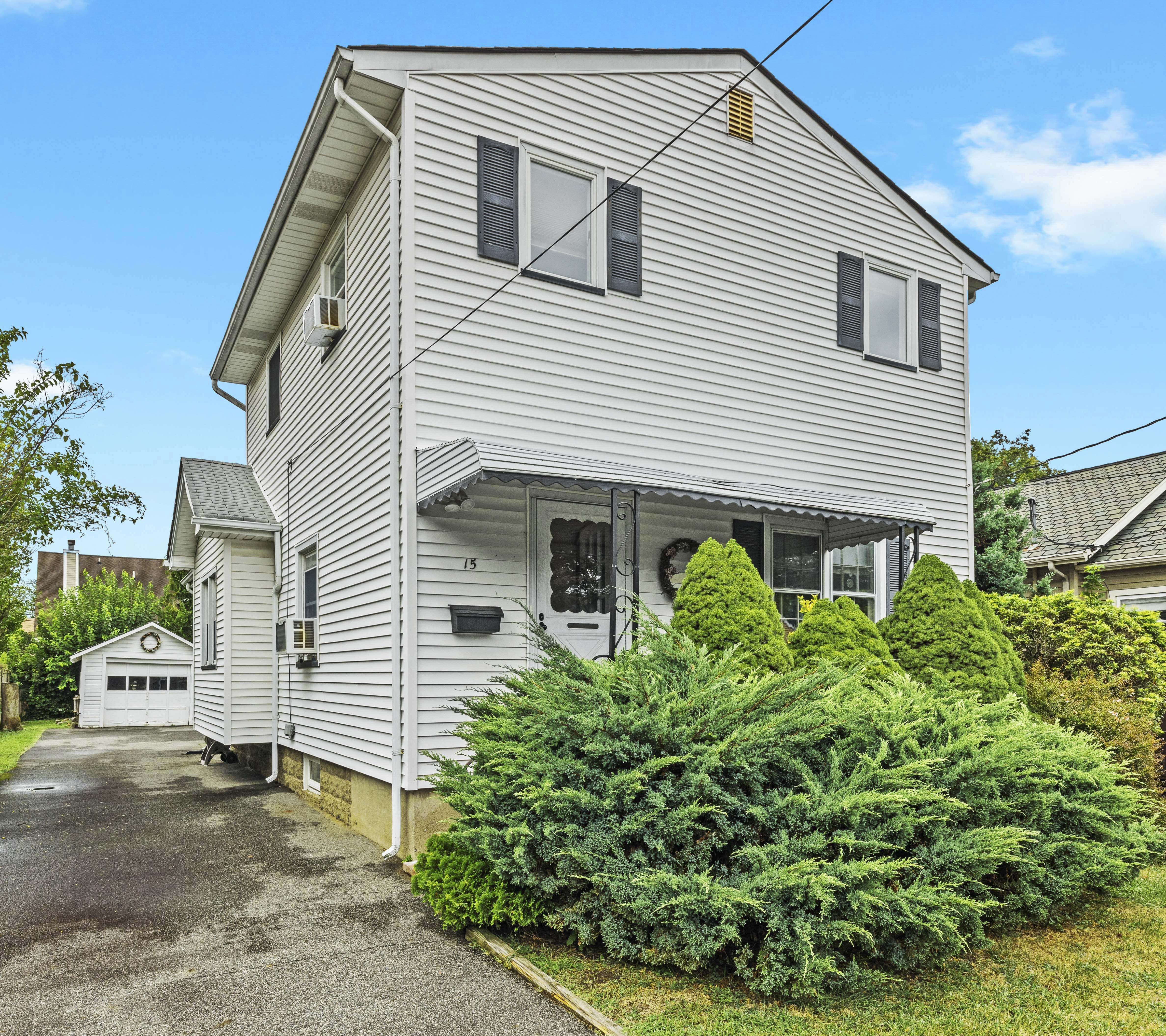 Pequannock, New Jersey, 07440, United States, 4 Bedrooms Bedrooms, ,2 BathroomsBathrooms,Residential,For Sale,1923115