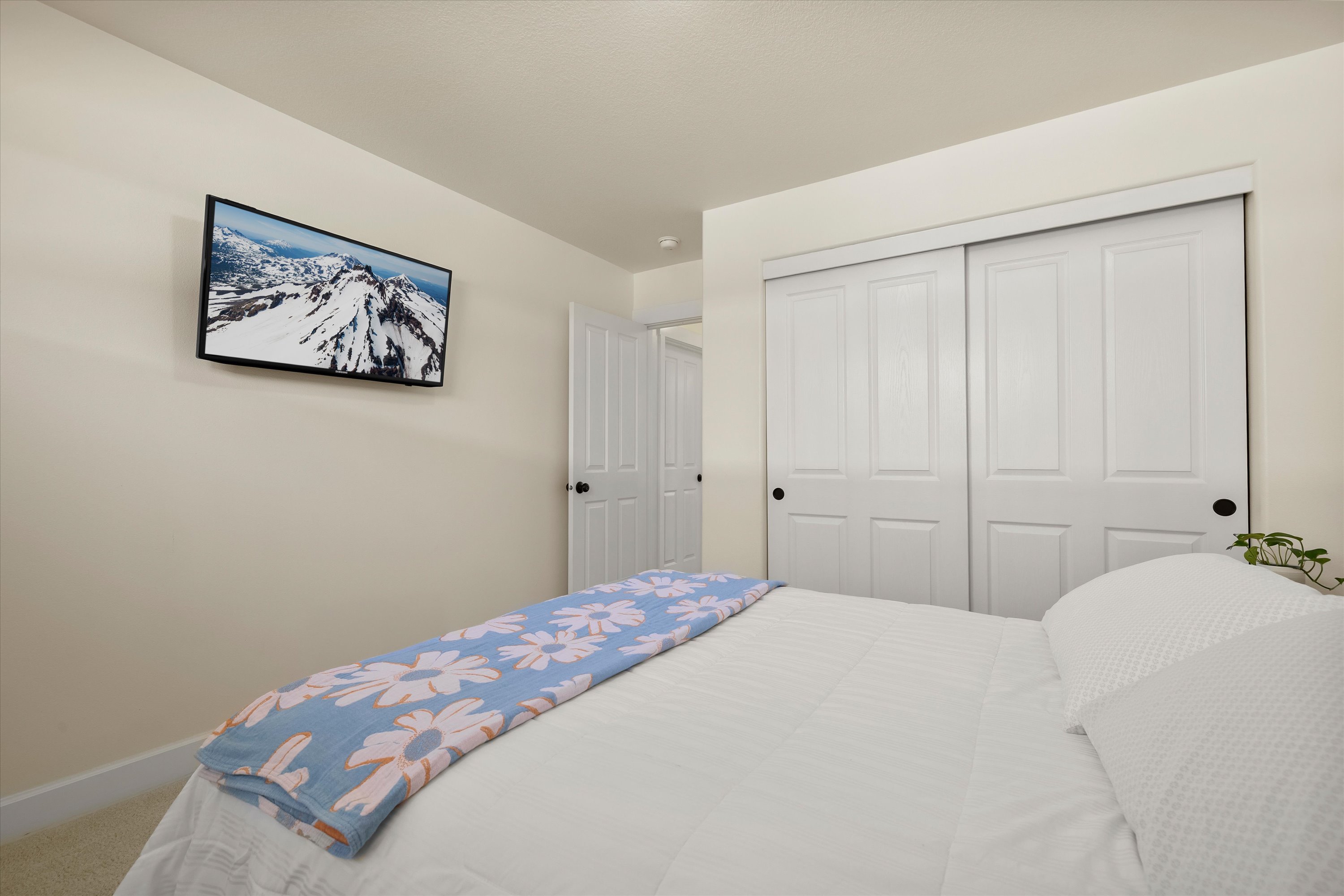 Bend, Oregon, 97702, United States, 3 Bedrooms Bedrooms, ,2 BathroomsBathrooms,Residential,For Sale,1941729