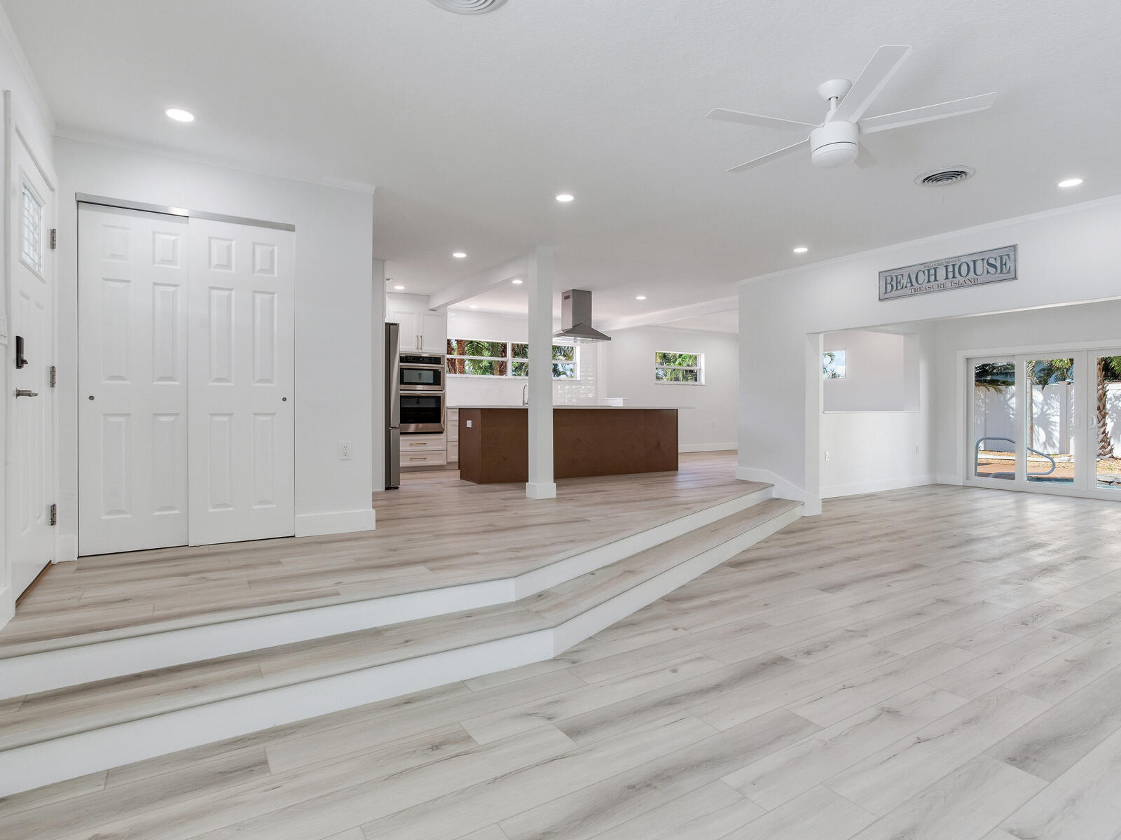 Treasure Island, Florida, 33706, United States, 3 Bedrooms Bedrooms, ,2 BathroomsBathrooms,Residential,For Sale,1981949