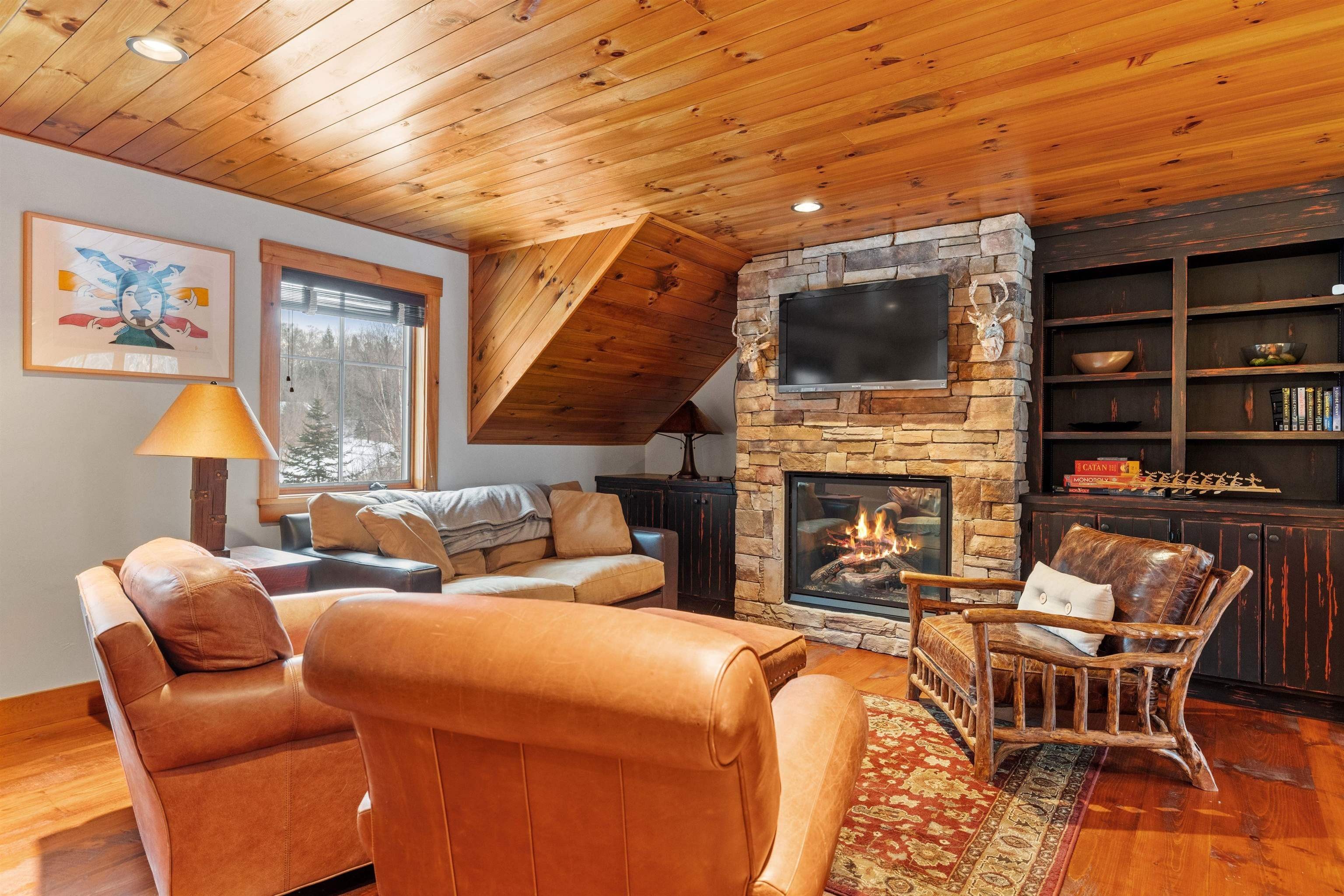 Lincoln, New Hampshire, 03251, United States, 7 Bedrooms Bedrooms, ,4 BathroomsBathrooms,Residential,For Sale,1983511