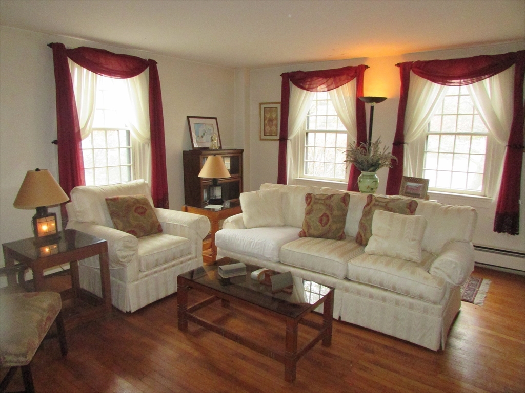 Attleboro, Massachusetts, 02703, United States, 5 Bedrooms Bedrooms, ,2 BathroomsBathrooms,Residential,For Sale,1983996