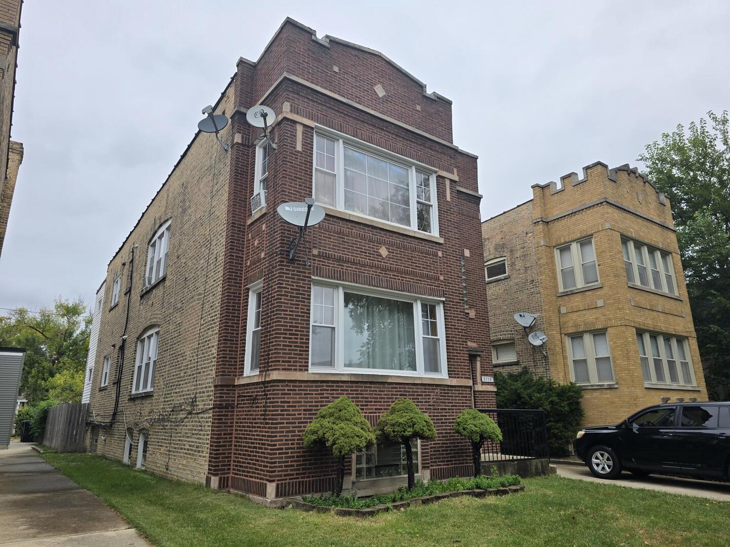 Chicago, Illinois, 60630, United States, 8 Bedrooms Bedrooms, ,Residential,For Sale,1981705