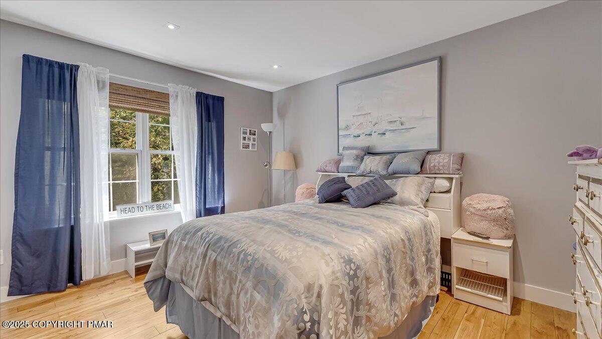 East Stroudsburg, Pennsylvania, 18302, United States, 5 Bedrooms Bedrooms, ,4 BathroomsBathrooms,Residential,For Sale,1980579