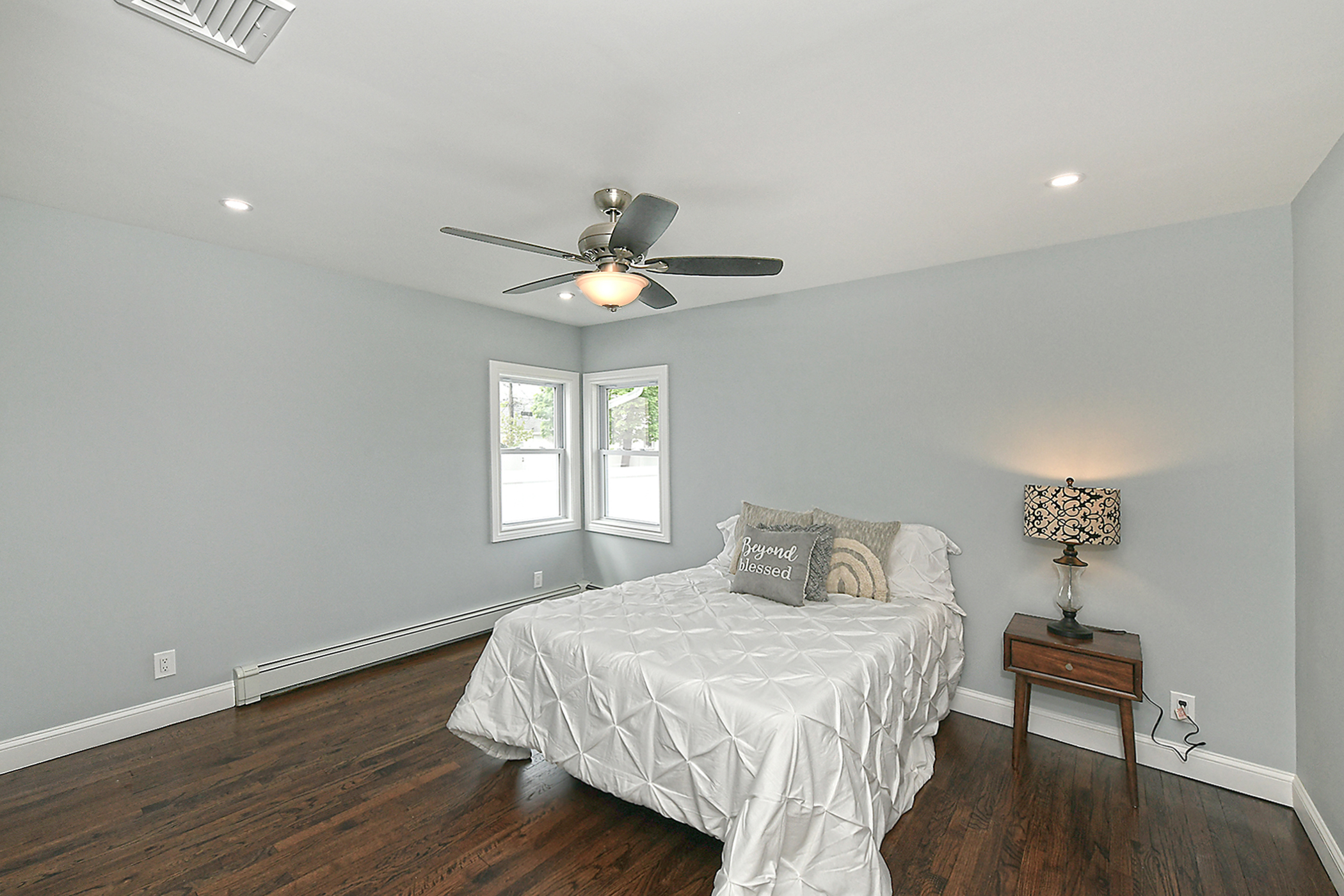Farmingdale, New York, 11735, United States, 3 Bedrooms Bedrooms, ,2 BathroomsBathrooms,Residential,For Sale,1928376