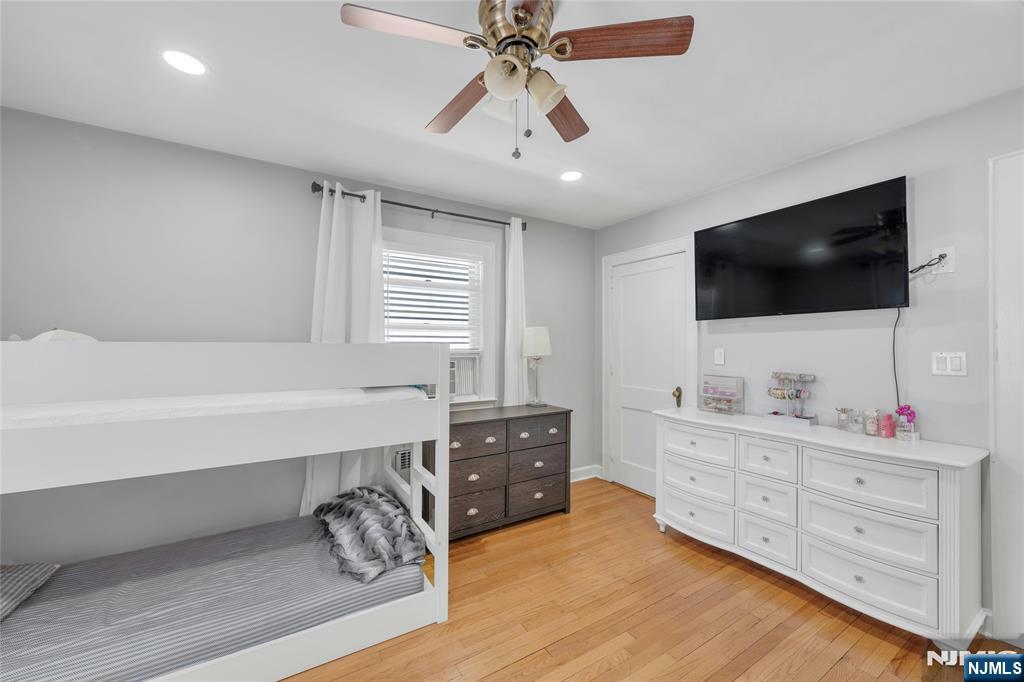 New Milford, New Jersey, 07646, United States, 2 Bedrooms Bedrooms, ,2 BathroomsBathrooms,Residential,For Sale,1948003