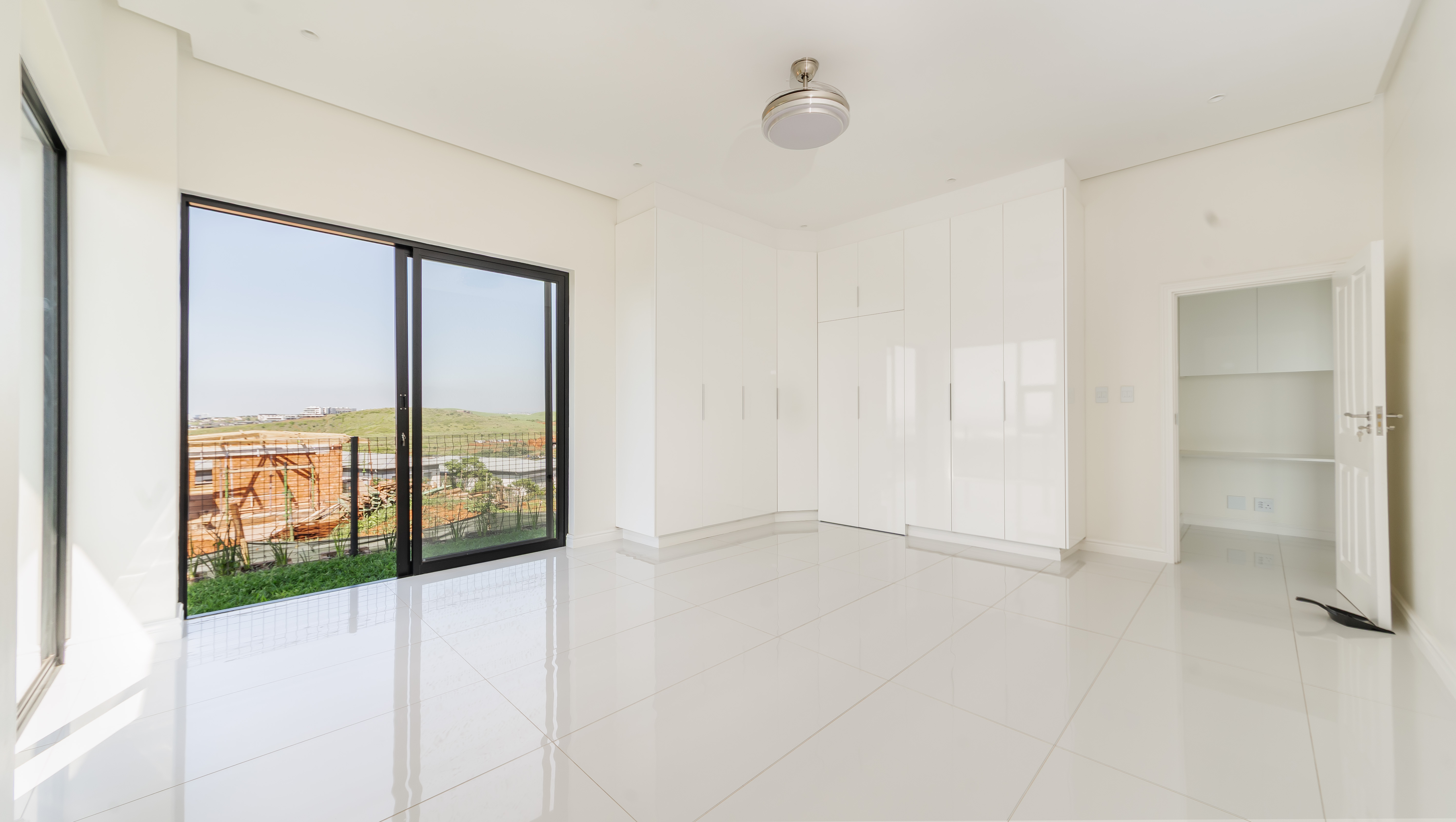  Luxury Single-Level Residence with Panoramic Sea Views in Salta Estate - 物件實景