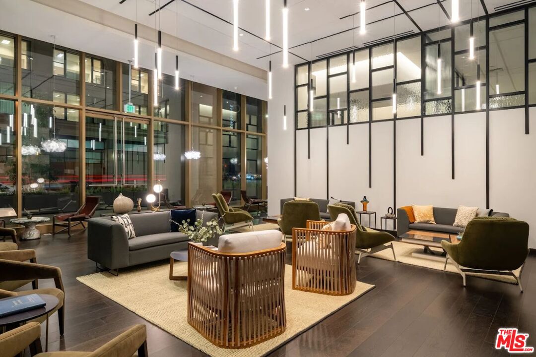 Los Angeles, California, 90013, United States, 1 Bedroom Bedrooms, ,1 BathroomBathrooms,Residential,For Sale,1995837