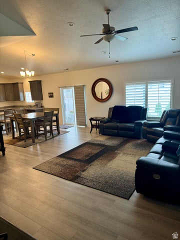 Springville, Utah, 84663, United States, 3 Bedrooms Bedrooms, ,2 BathroomsBathrooms,Residential,For Sale,2002852