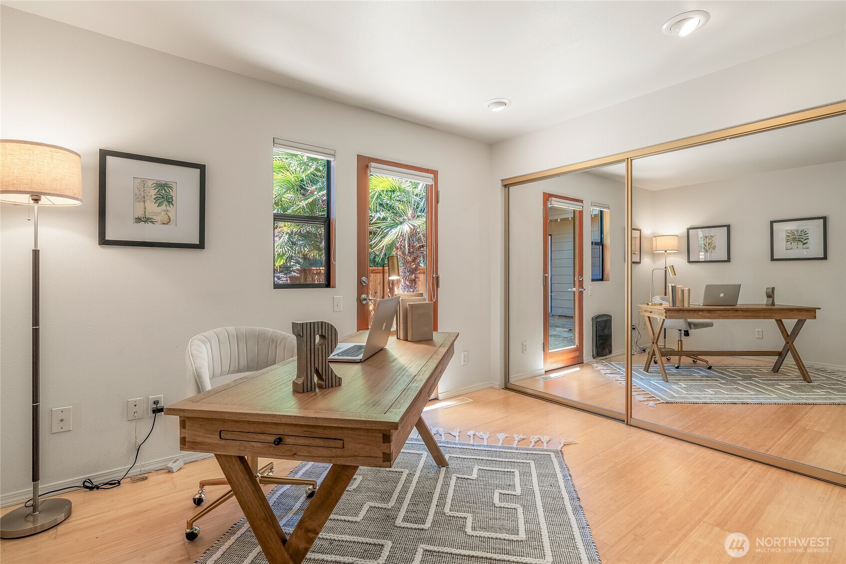 Kirkland, Washington, 98033, United States, 3 Bedrooms Bedrooms, ,2 BathroomsBathrooms,Residential,For Sale,1988237