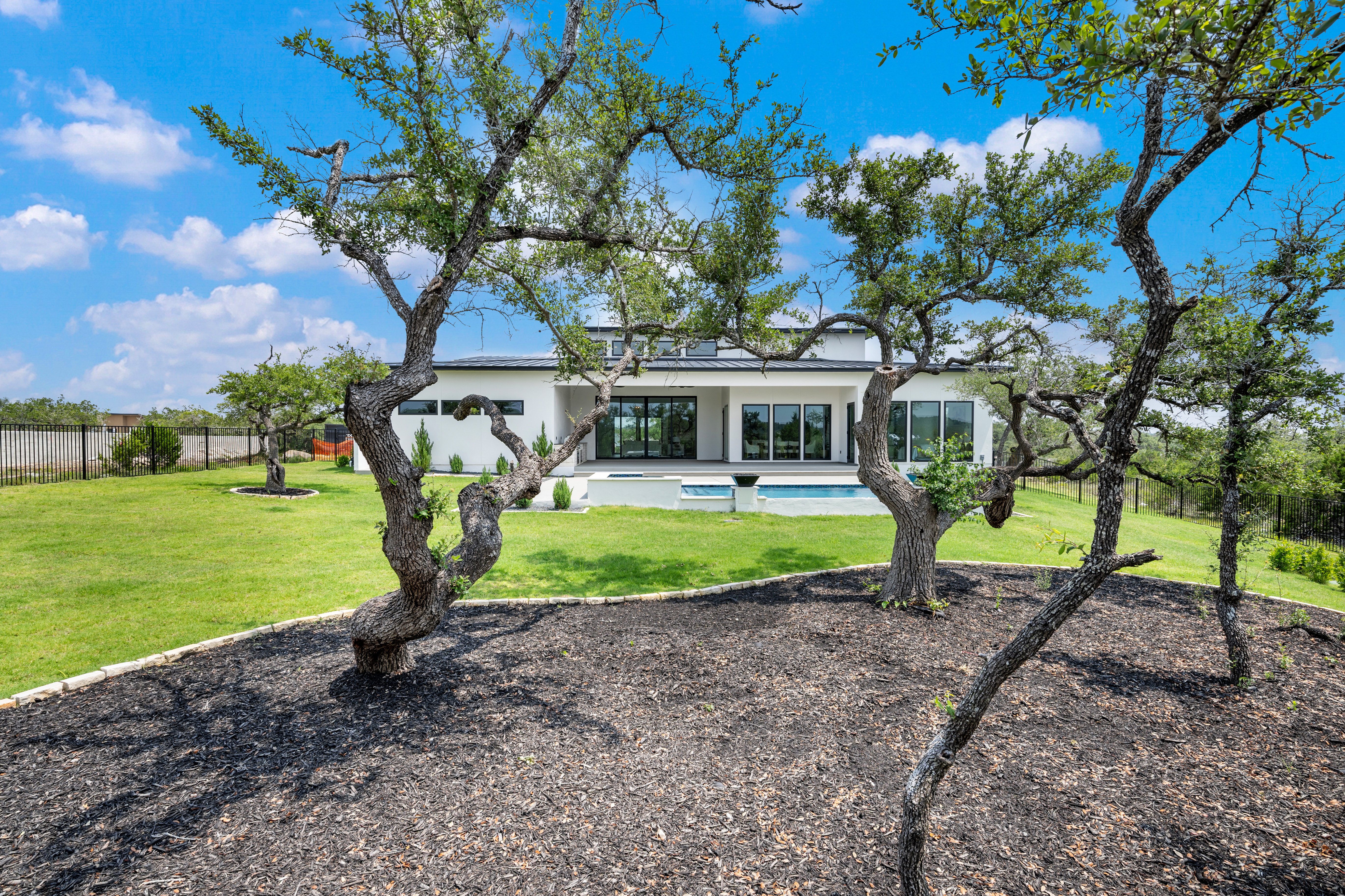  Modern Luxury on 1 Acre - 物件實景