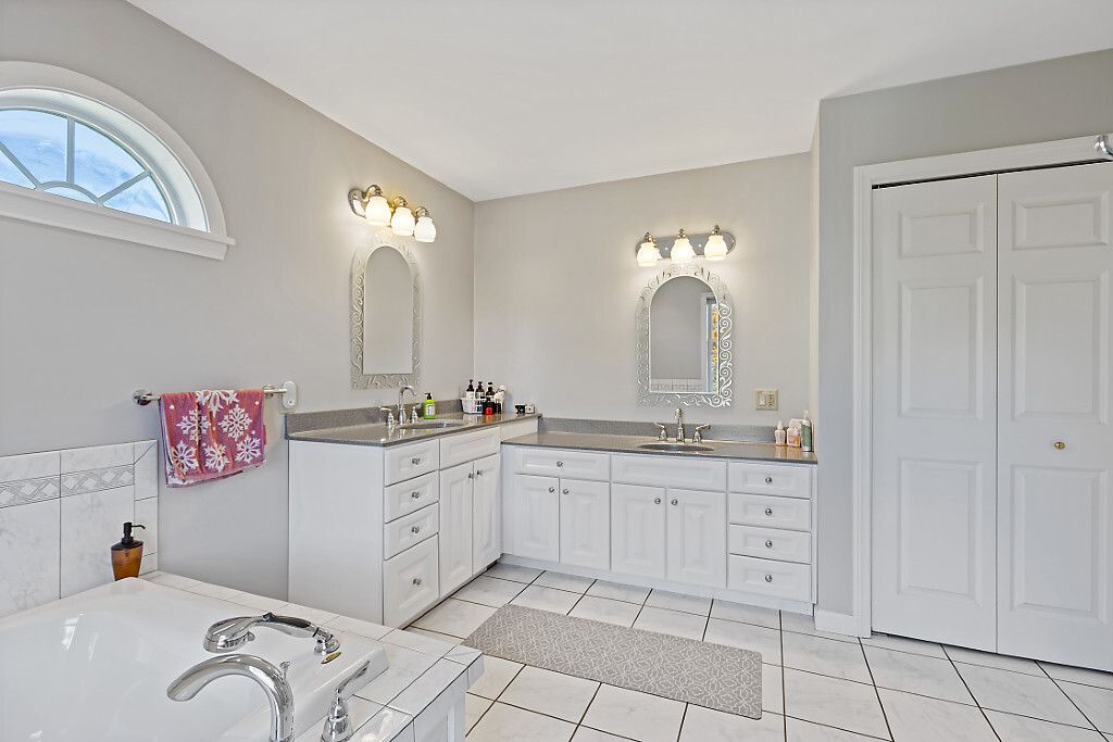 Waterville, Maine, 04901, United States, 4 Bedrooms Bedrooms, ,3 BathroomsBathrooms,Residential,For Sale,1993440