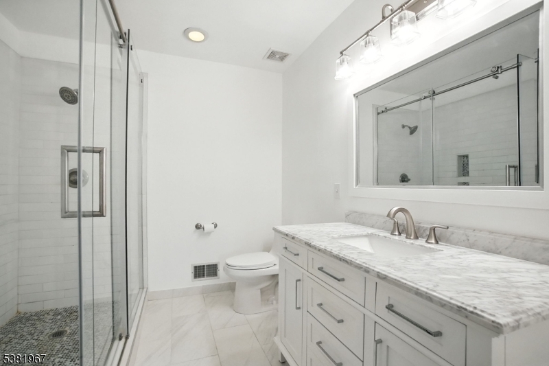 Berkeley Heights Twp., New Jersey, 07922, United States, 2 Bedrooms Bedrooms, ,3 BathroomsBathrooms,Residential,For Sale,1939510