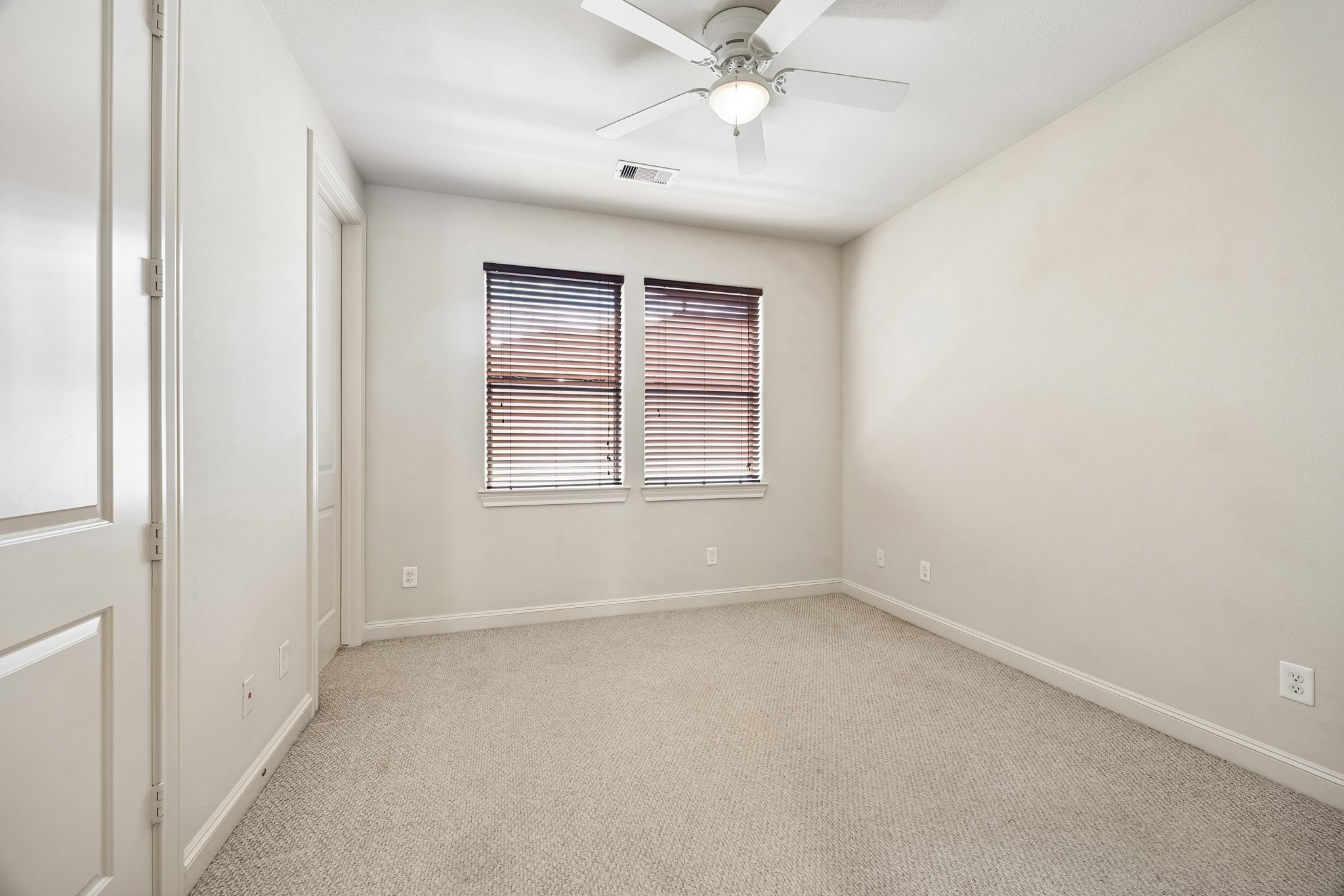  5718 Kansas Street D - 物件實景