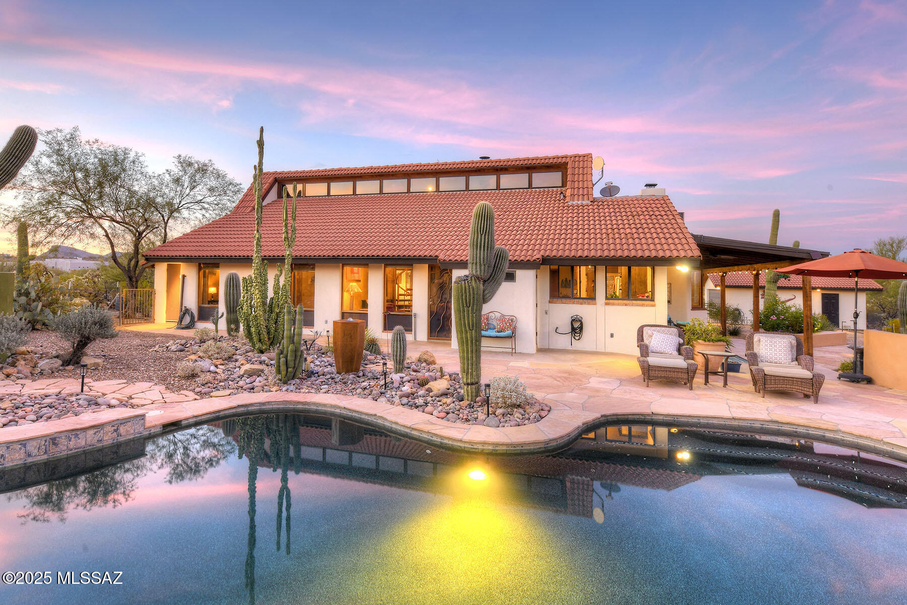 Tucson, Arizona, 85745, United States, 3 Bedrooms Bedrooms, ,3 BathroomsBathrooms,Residential,For Sale,1989628