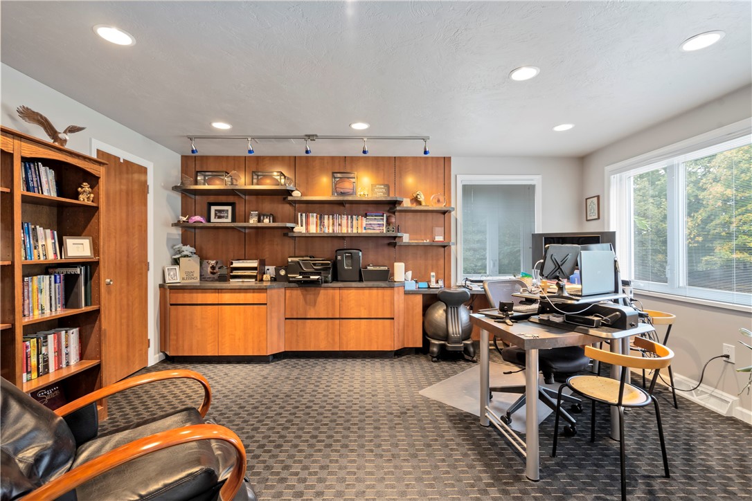 North Strabane, Pennsylvania, 15317, United States, 3 Bedrooms Bedrooms, ,3 BathroomsBathrooms,Residential,For Sale,1882986