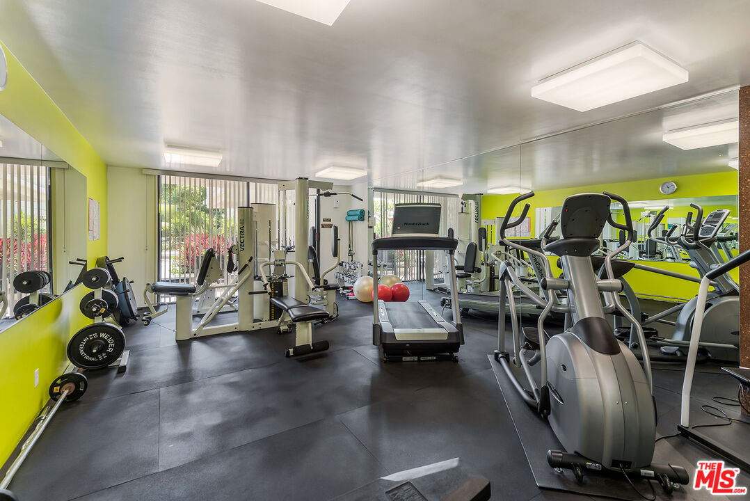 West Hollywood, California, 90069, United States, 2 Bedrooms Bedrooms, ,3 BathroomsBathrooms,Residential,For Sale,1898425