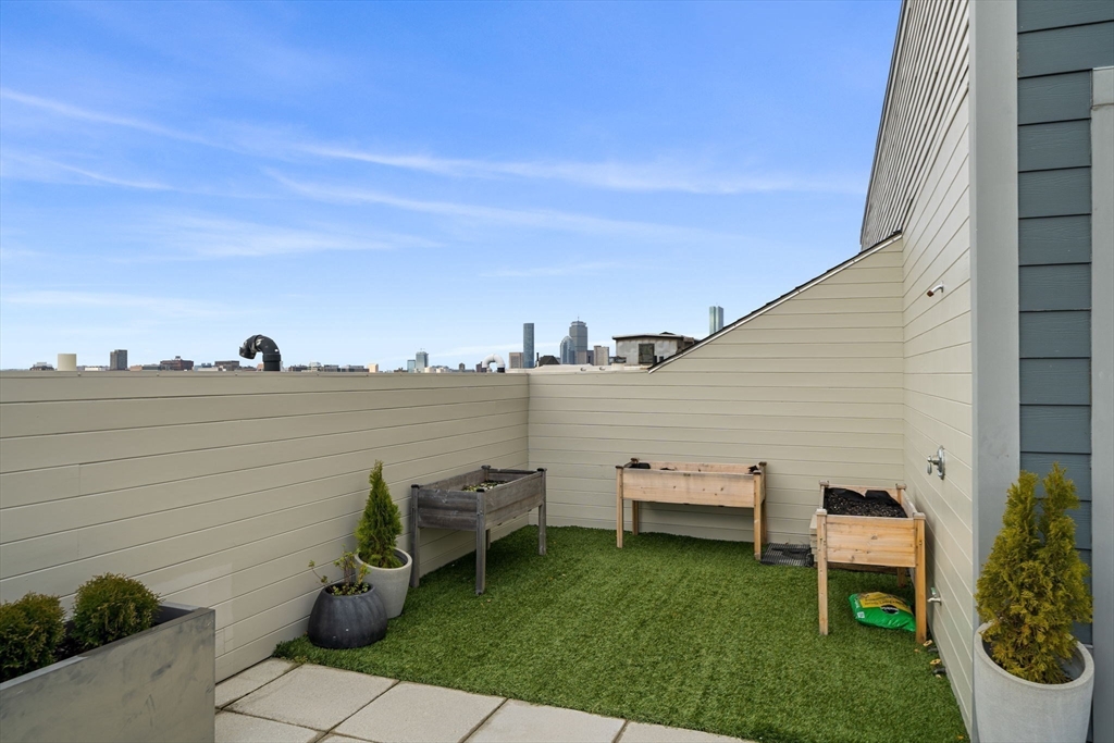 Boston, Massachusetts, 02127, United States, 2 Bedrooms Bedrooms, ,2 BathroomsBathrooms,Residential,For Sale,1999674