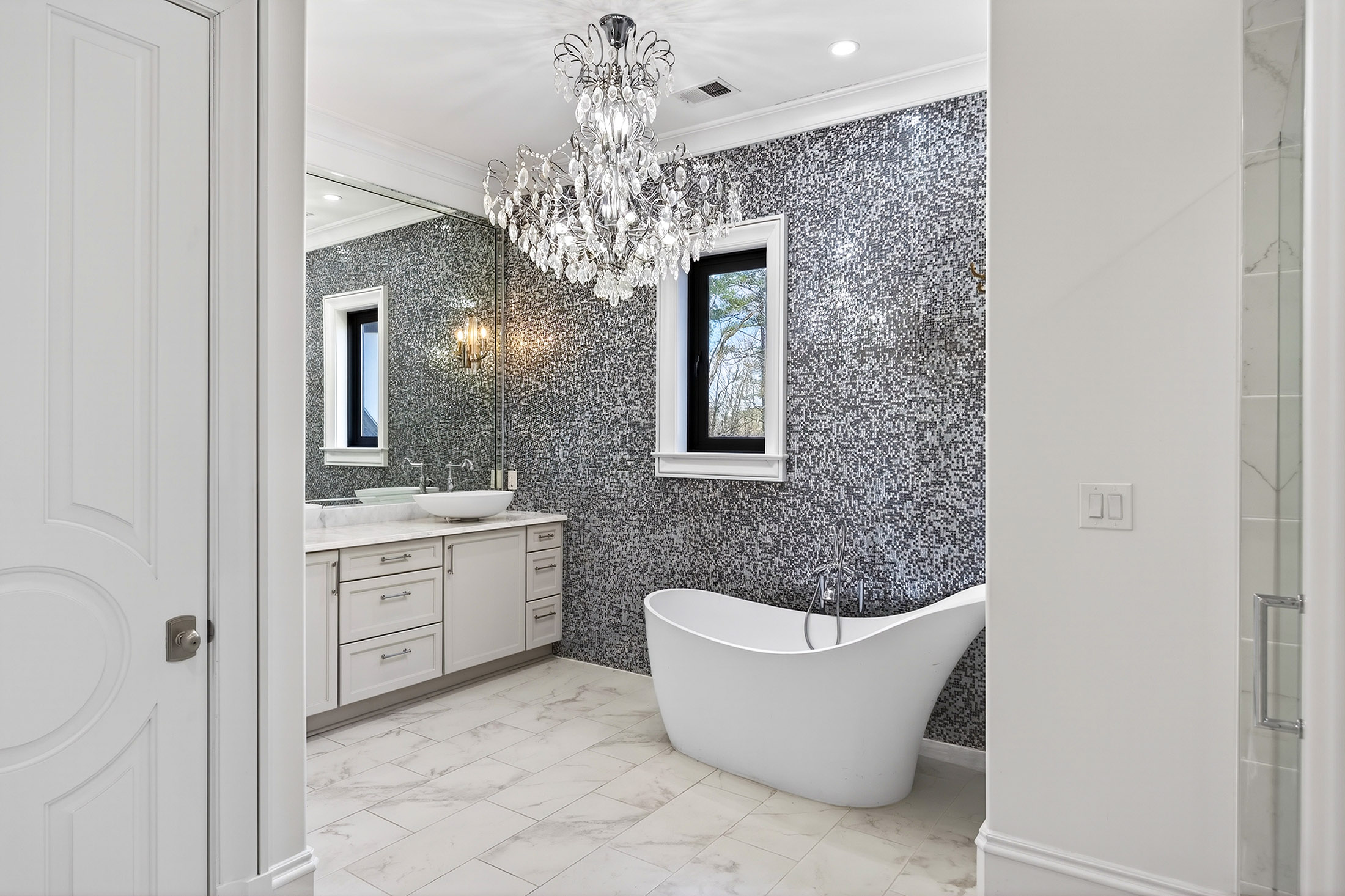  Exceptional Gated Estate with Resort-caliber Grounds - 物件實景