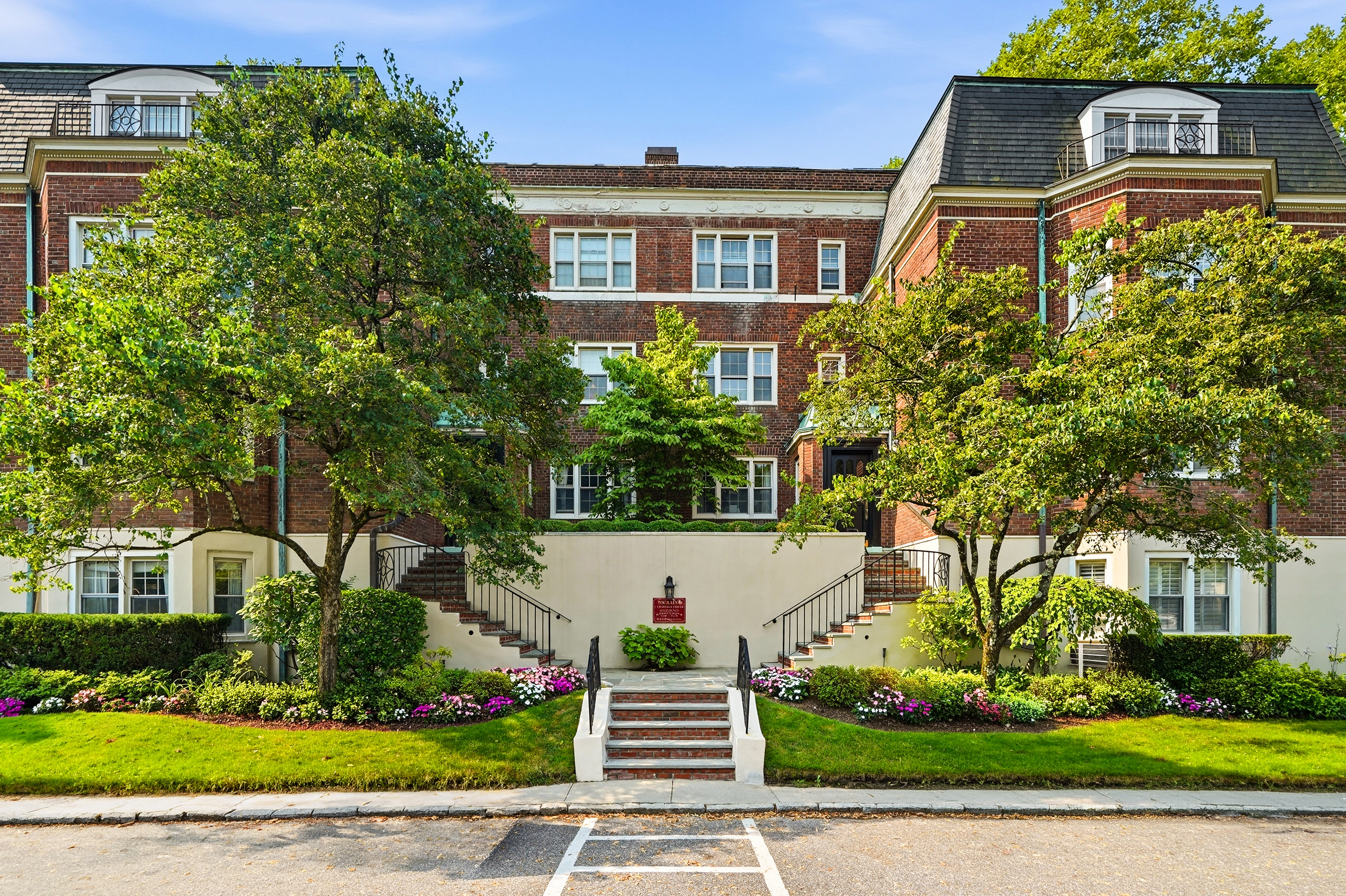  Beautifully updated first-floor studio in the gated Scarsdale Chateaux community - 物件實景