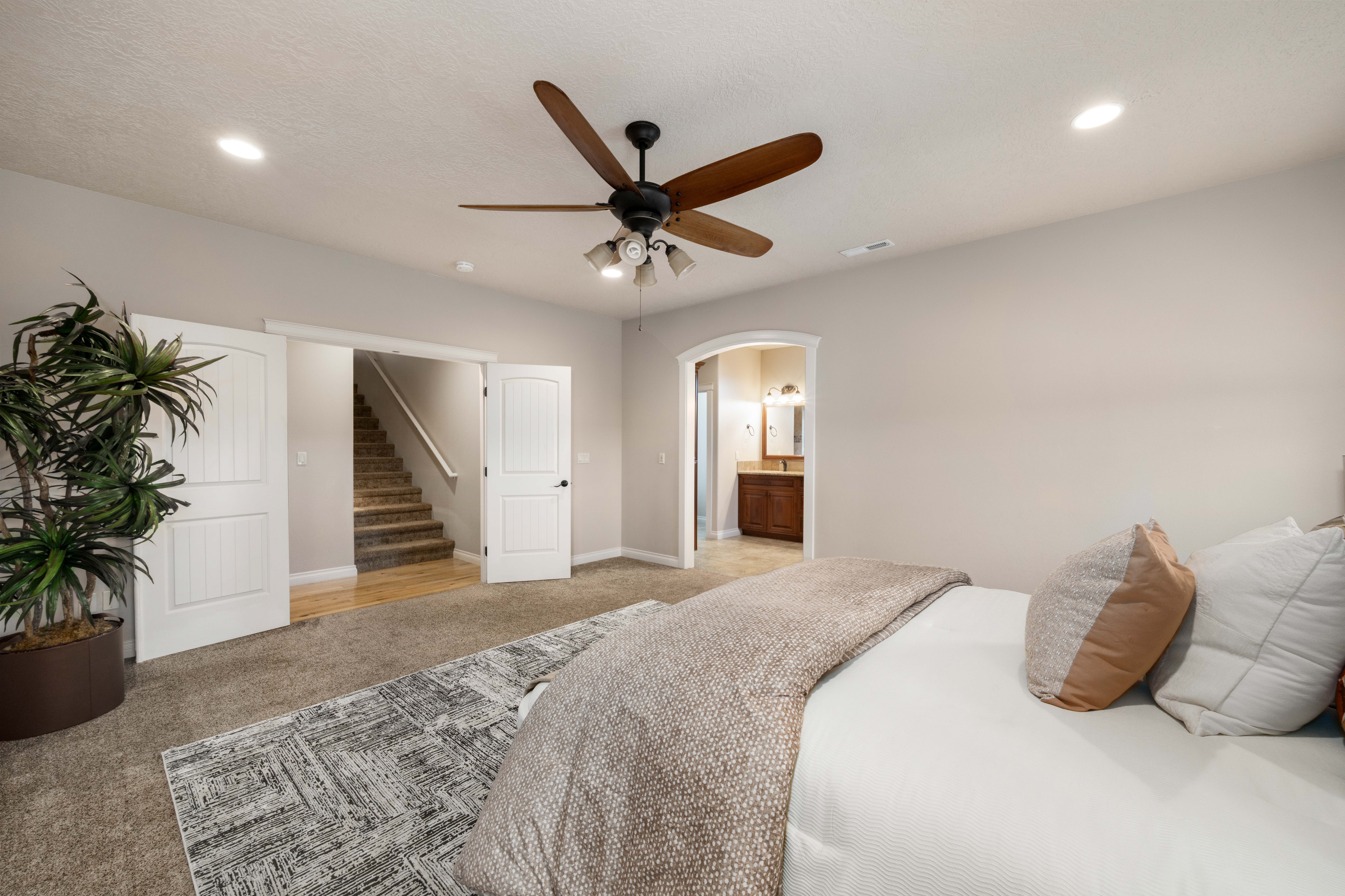  Custom Built on 1 Acre - 物件實景