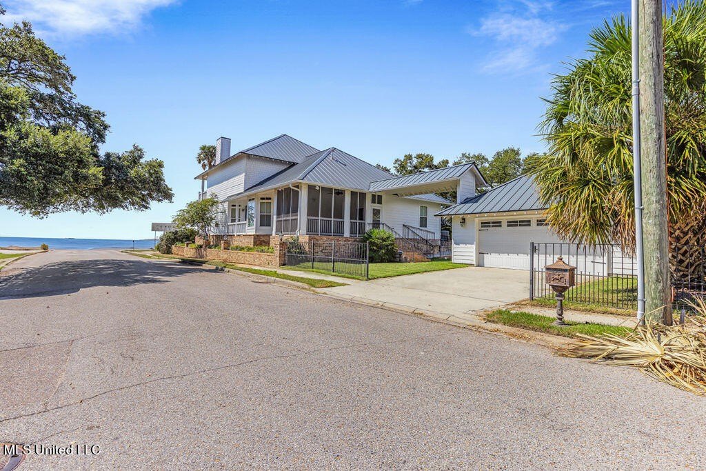 Gulfport, Mississippi, 39501, United States, 4 Bedrooms Bedrooms, ,3 BathroomsBathrooms,Residential,For Sale,1974056