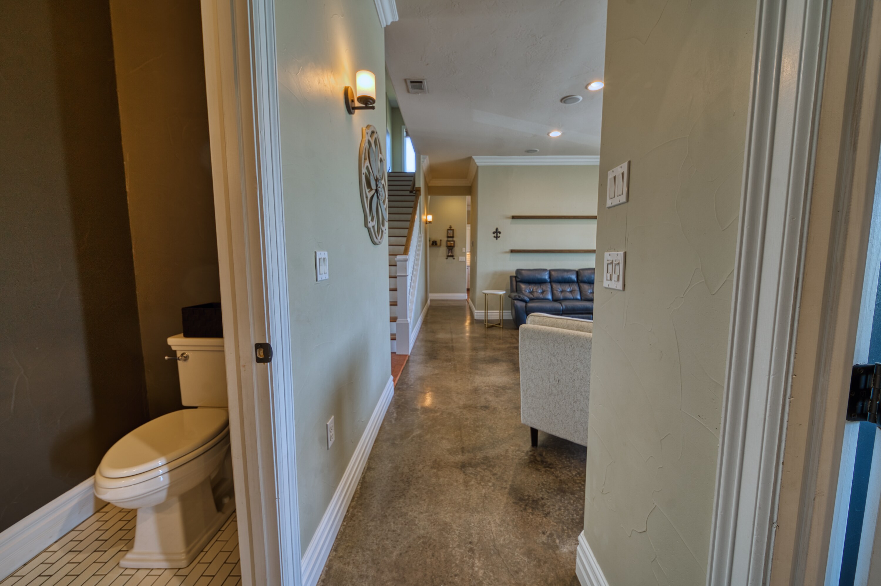 Carlsbad, New Mexico, 88220, United States, 5 Bedrooms Bedrooms, ,4 BathroomsBathrooms,Residential,For Sale,1974334