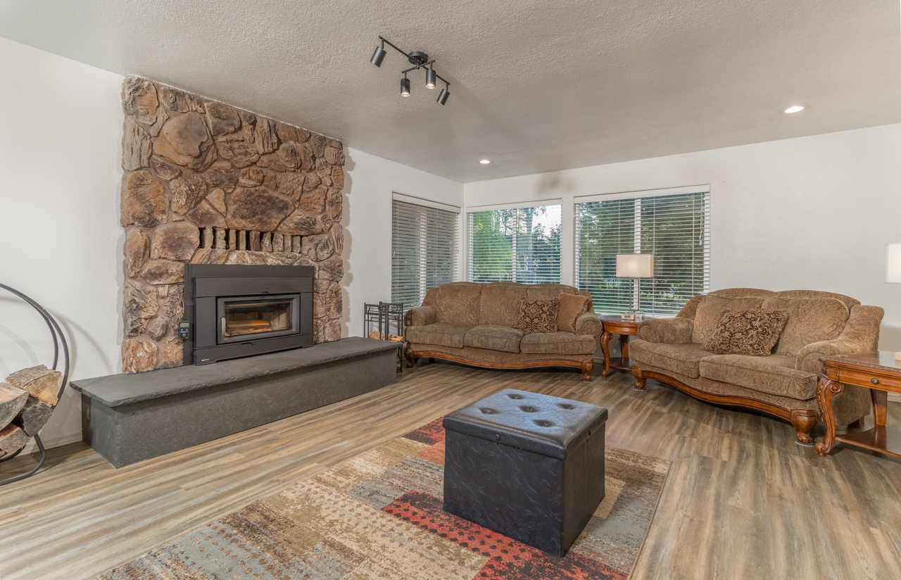 Bonners Ferry, Idaho, 83805, United States, 5 Bedrooms Bedrooms, ,5 BathroomsBathrooms,Residential,For Sale,1879157