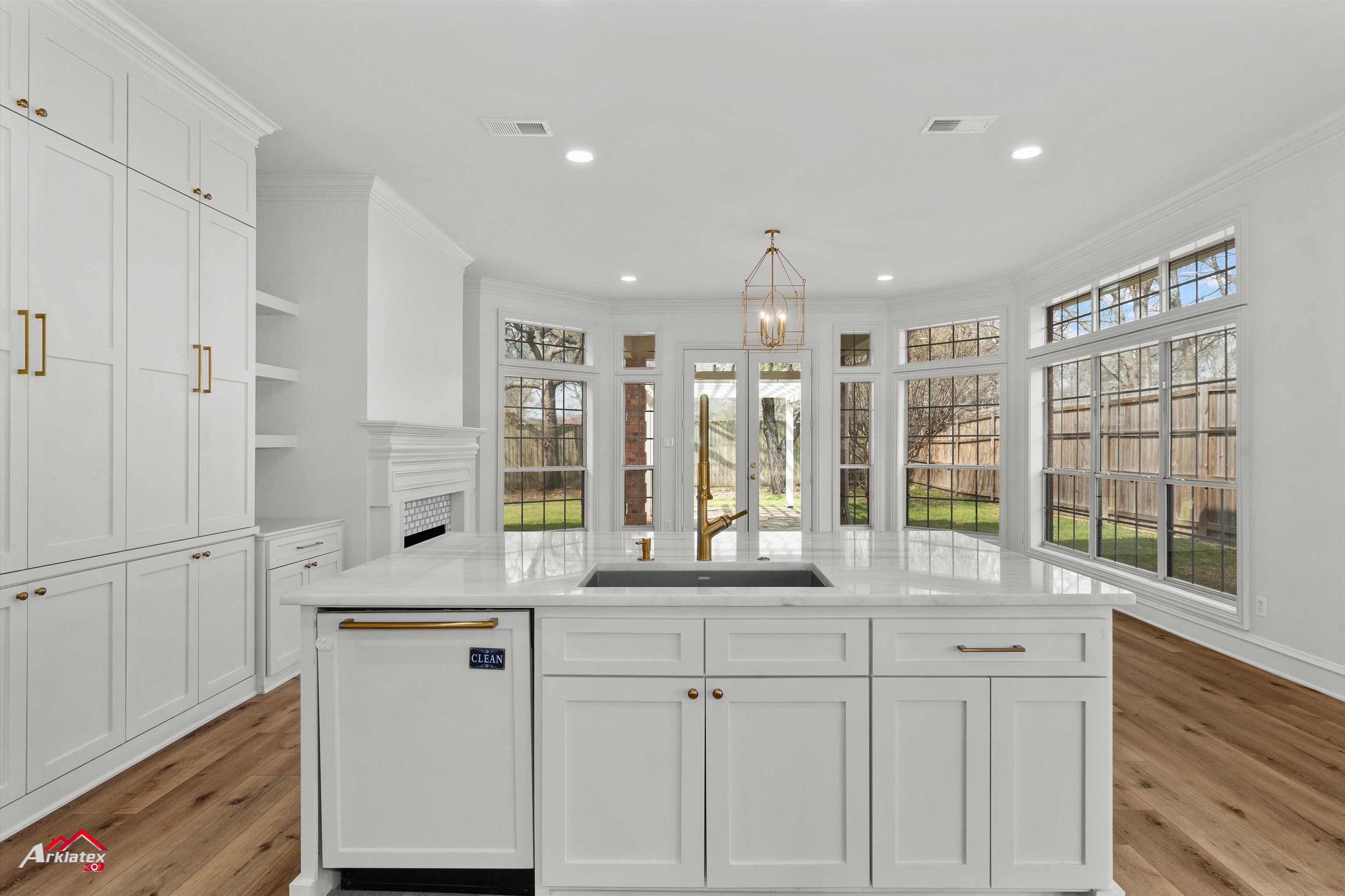 Henderson, Texas, 75703, United States, 5 Bedrooms Bedrooms, ,4 BathroomsBathrooms,Residential,For Sale,1934371