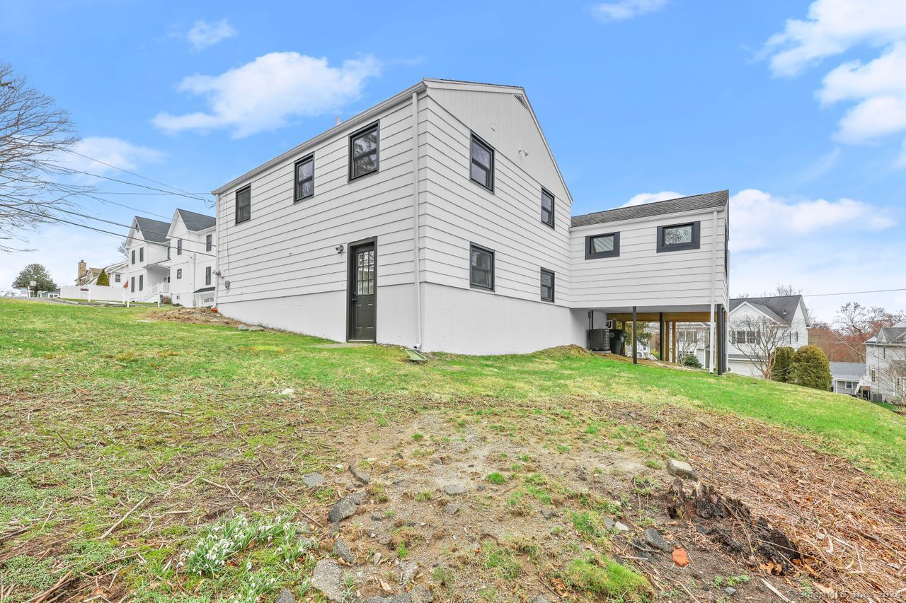 Milford, Connecticut, 06460, United States, 5 Bedrooms Bedrooms, ,3 BathroomsBathrooms,Residential,For Sale,1913239