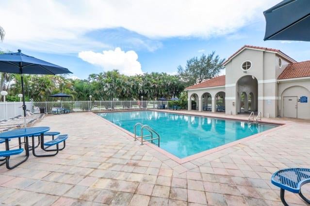 Hialeah, Florida, 33015, United States, 5 Bedrooms Bedrooms, ,3 BathroomsBathrooms,Residential,For Sale,1977900