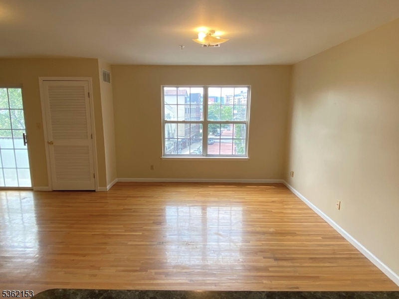 Newark City, New Jersey, 07105, United States, 2 Bedrooms Bedrooms, ,3 BathroomsBathrooms,Residential,For Sale,1849071