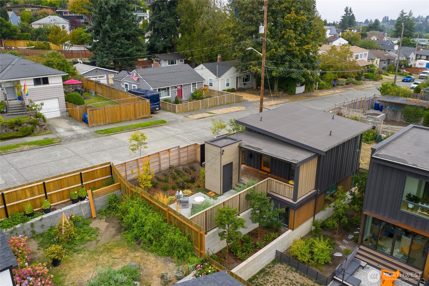 Seattle, Washington, 98199, United States, 2 Bedrooms Bedrooms, ,1 BathroomBathrooms,Residential,For Sale,1950850