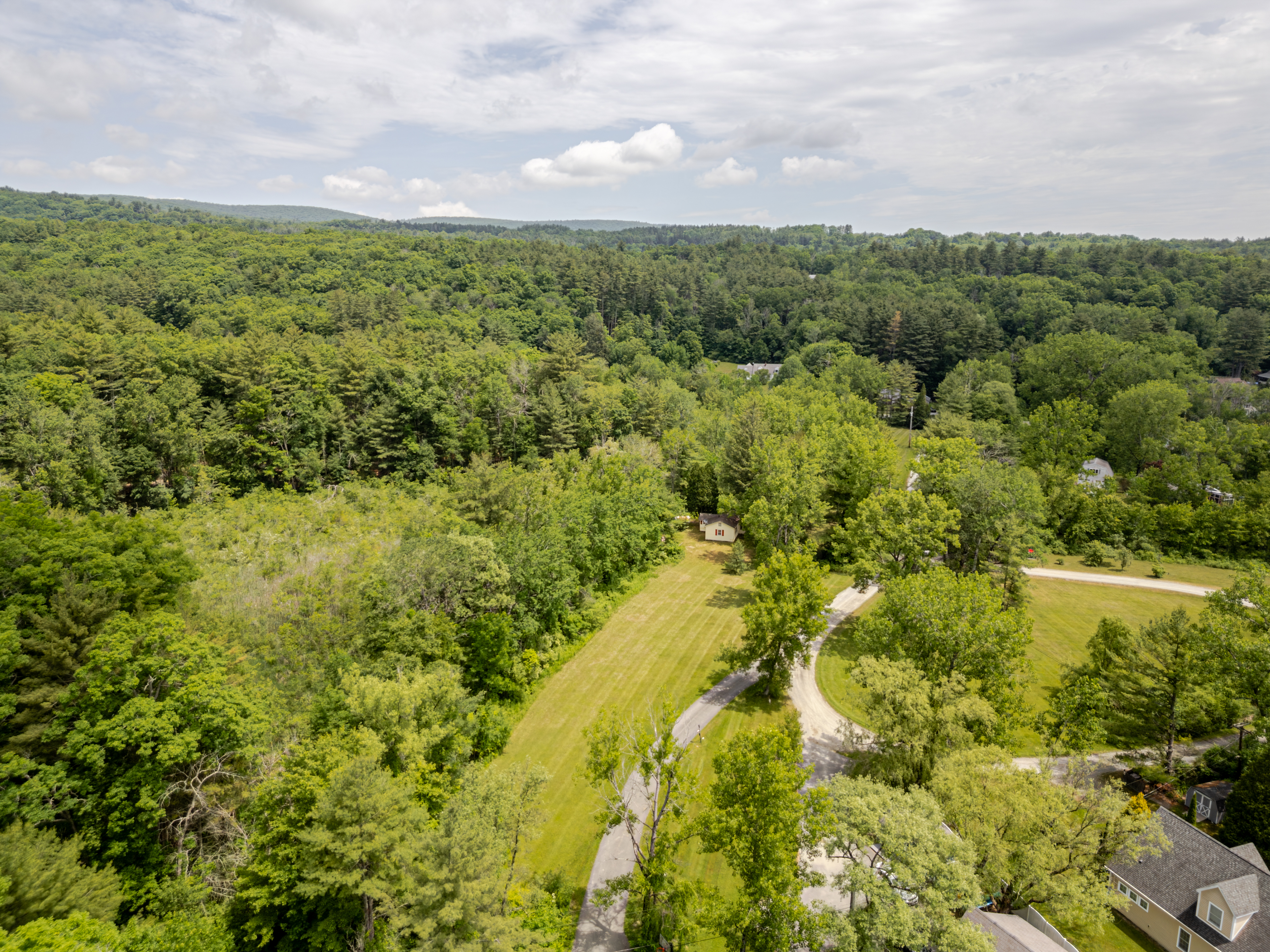  Berkshire Lakeside Living: 2-Acres and a Cottage by the Lake - 物件實景
