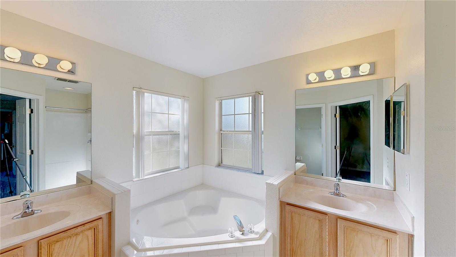 KISSIMMEE, Florida, 34747, United States, 7 Bedrooms Bedrooms, ,6 BathroomsBathrooms,Residential,For Sale,1878107