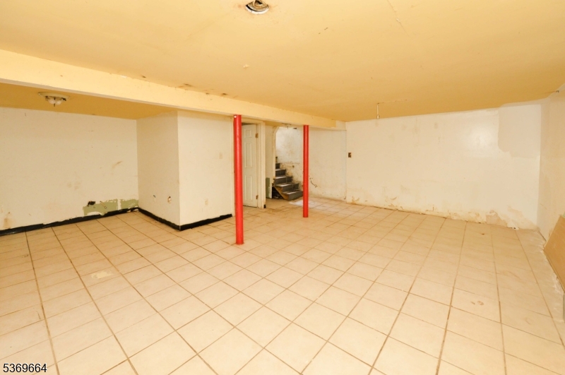 Irvington Twp., New Jersey, 07111, United States, 5 Bedrooms Bedrooms, ,3 BathroomsBathrooms,Residential,For Sale,1895417