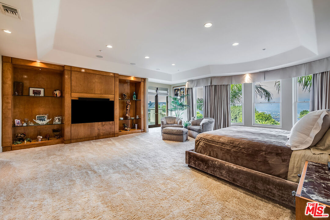 Beverly Hills, California, 90210, United States, 4 Bedrooms Bedrooms, ,5 BathroomsBathrooms,Residential,For Sale,1919871
