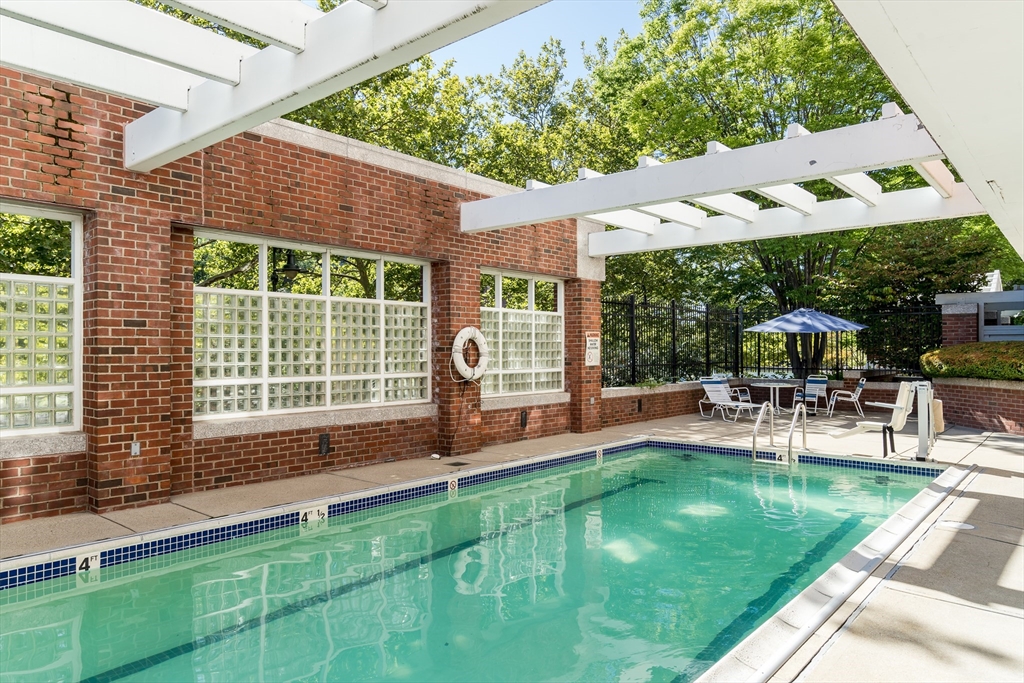 Cambridge, Massachusetts, 02141, United States, 2 Bedrooms Bedrooms, ,2 BathroomsBathrooms,Residential,For Sale,1913406