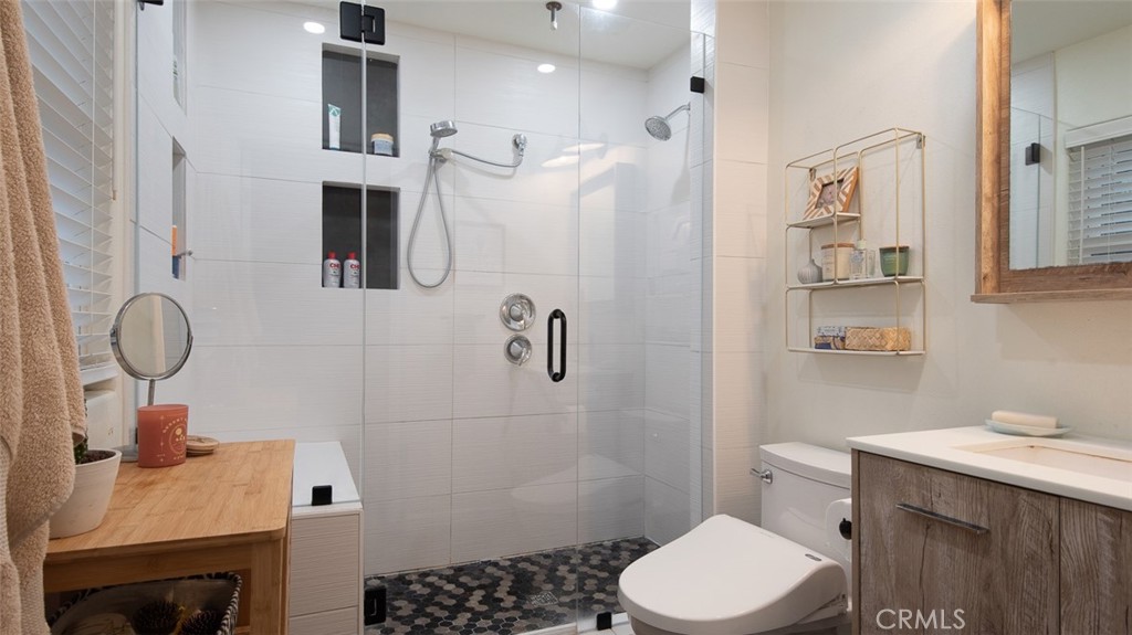 Agoura Hills, California, 91301, United States, 3 Bedrooms Bedrooms, ,1 BathroomBathrooms,Residential,For Sale,1992879