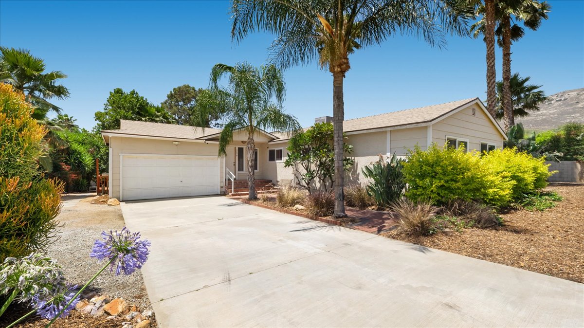 Jurupa Valley, California, 92509, United States, 4 Bedrooms Bedrooms, ,2 BathroomsBathrooms,Residential,For Sale,1927832