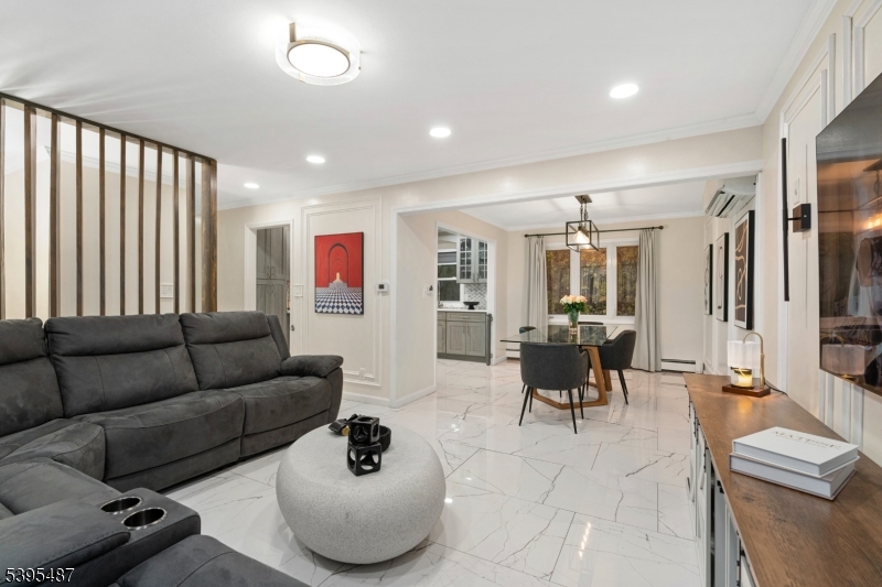 Wayne Twp., New Jersey, 07470, United States, 5 Bedrooms Bedrooms, ,2 BathroomsBathrooms,Residential,For Sale,1988198