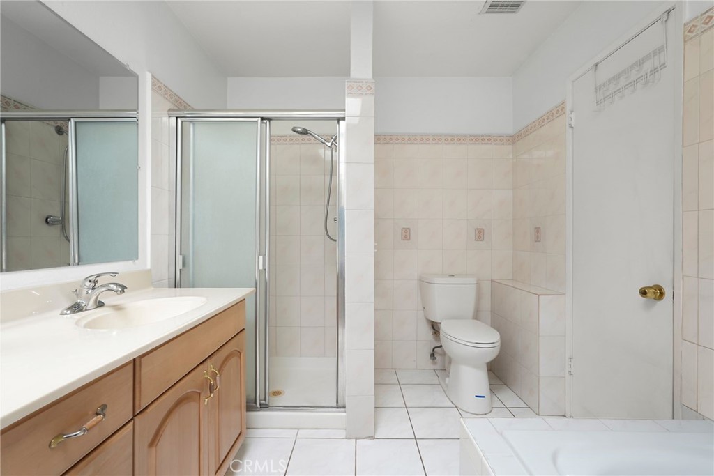 Burbank, California, 91501, United States, 2 Bedrooms Bedrooms, ,2 BathroomsBathrooms,Residential,For Sale,1889900