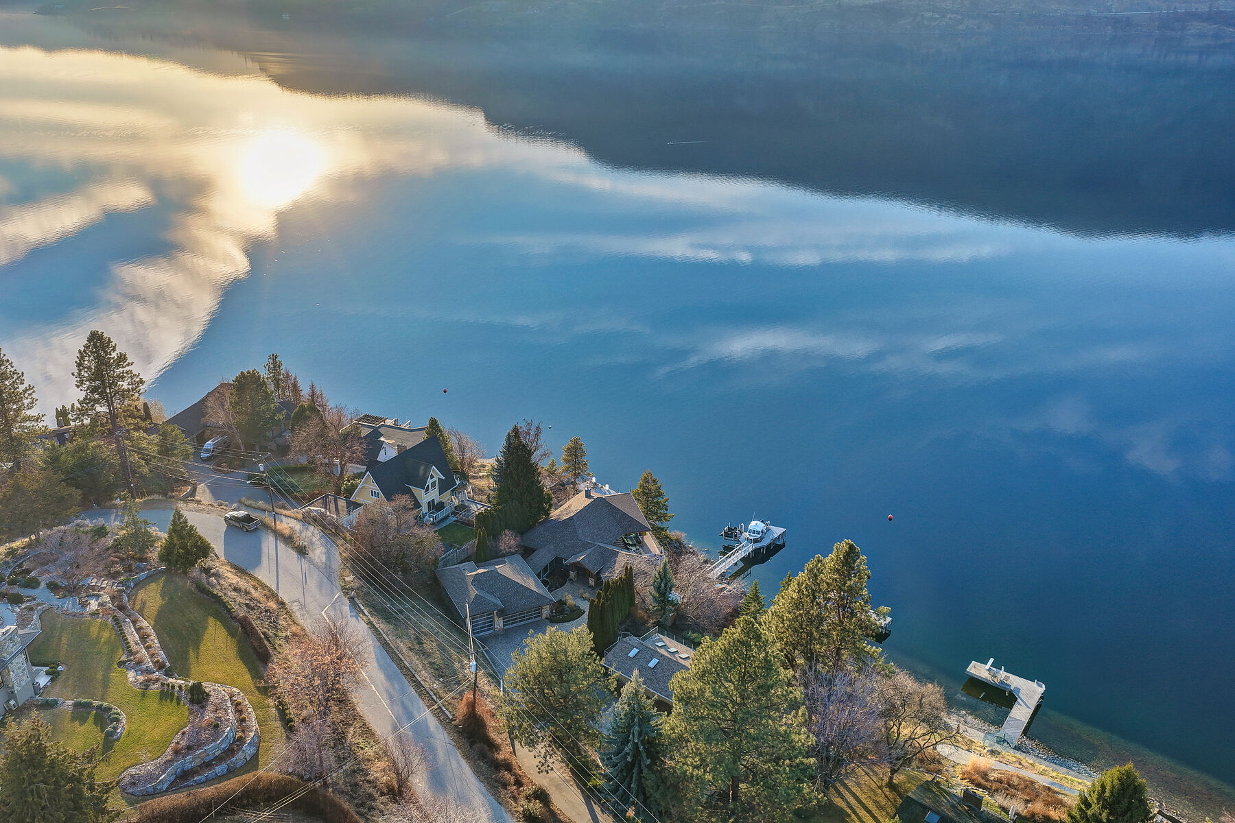  Lakefront Estate - 物件實景
