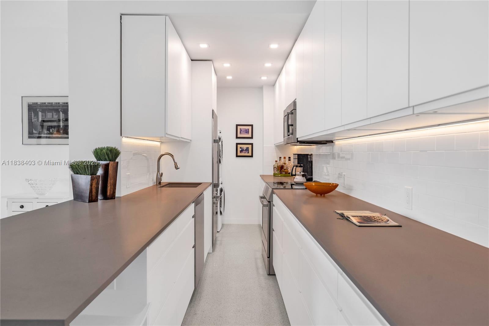 Miami Beach, Florida, 33139, United States, 1 Bedroom Bedrooms, ,1 BathroomBathrooms,Residential,For Sale,1891303