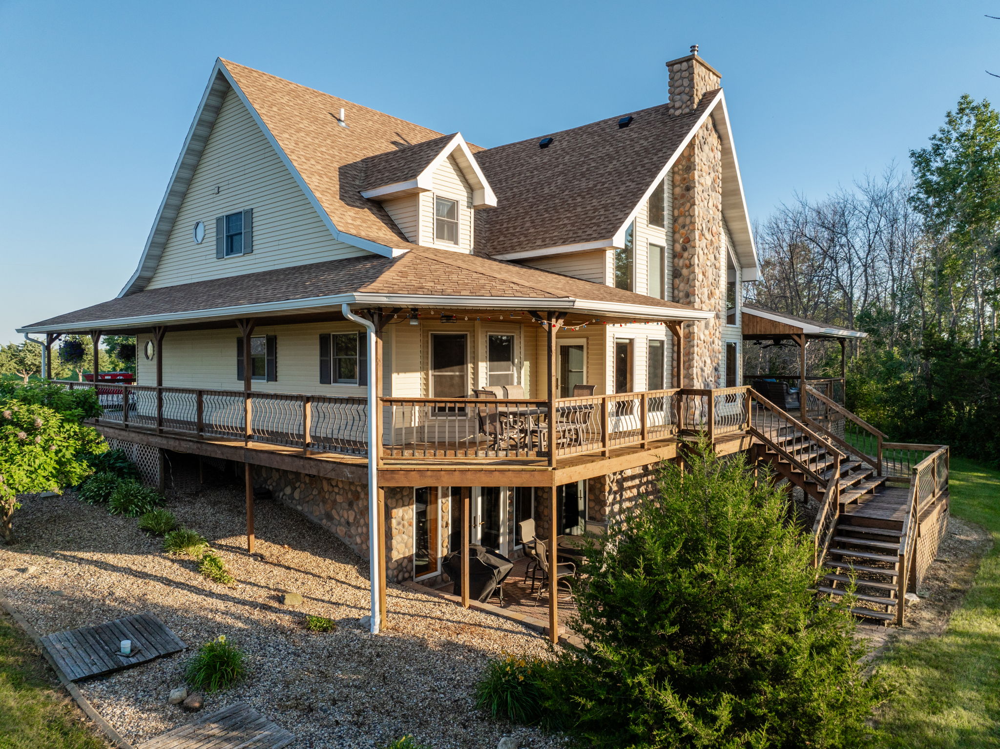 Mitchell, Iowa, 50461, United States, 4 Bedrooms Bedrooms, ,4 BathroomsBathrooms,Residential,For Sale,1923505
