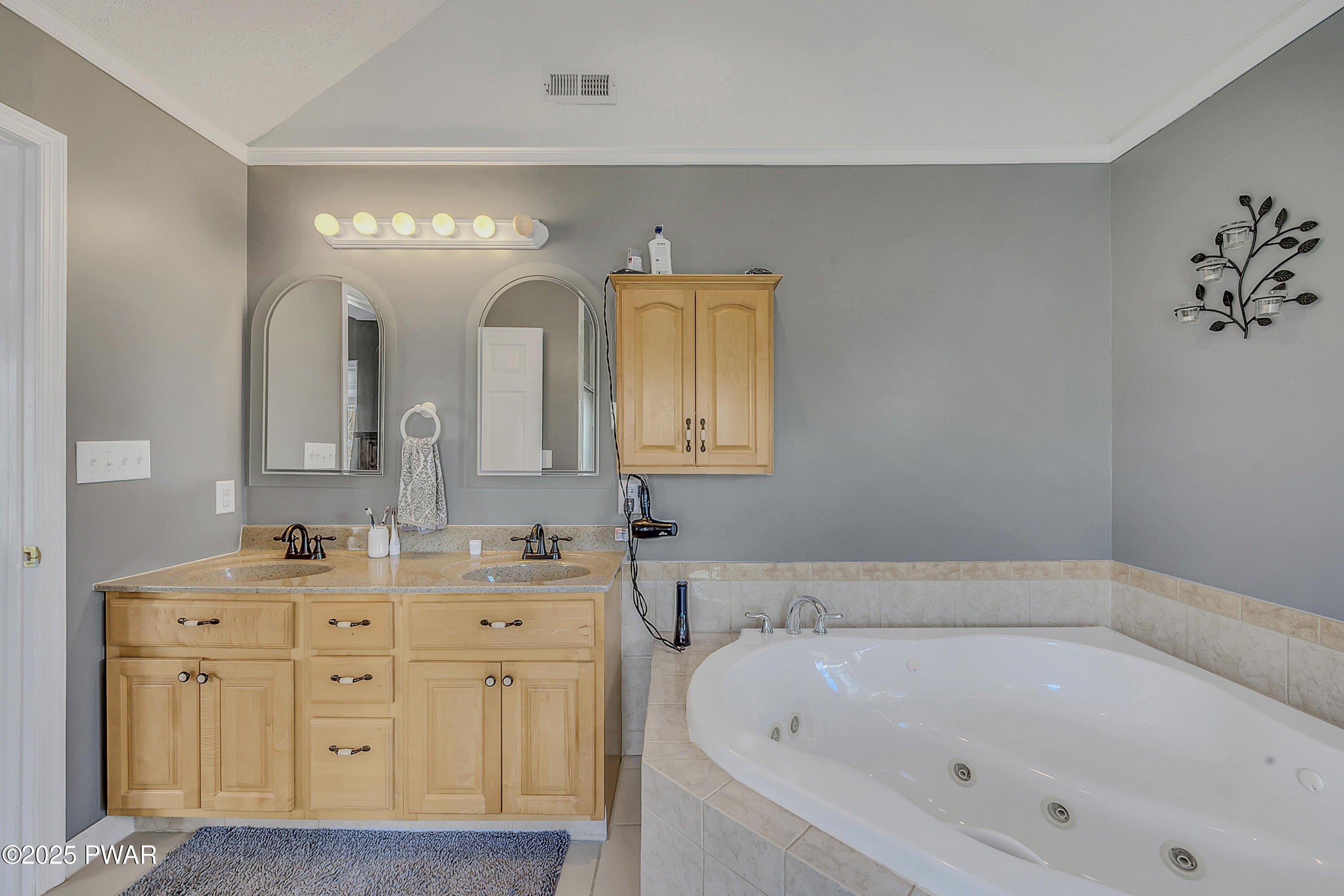 Moscow, Pennsylvania, 18444, United States, 4 Bedrooms Bedrooms, ,3 BathroomsBathrooms,Residential,For Sale,1987034